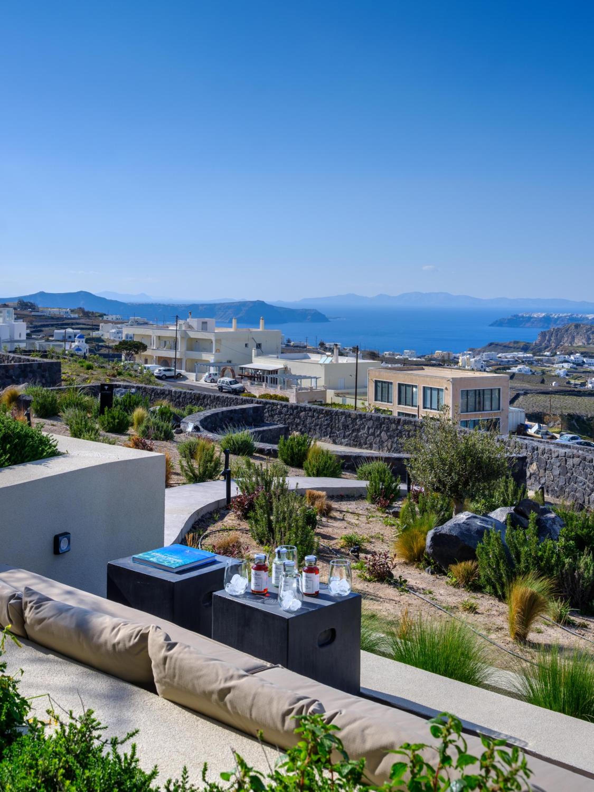 Elegant Two Bedroom Suite with Private Pool and Caldera View - Photo 13