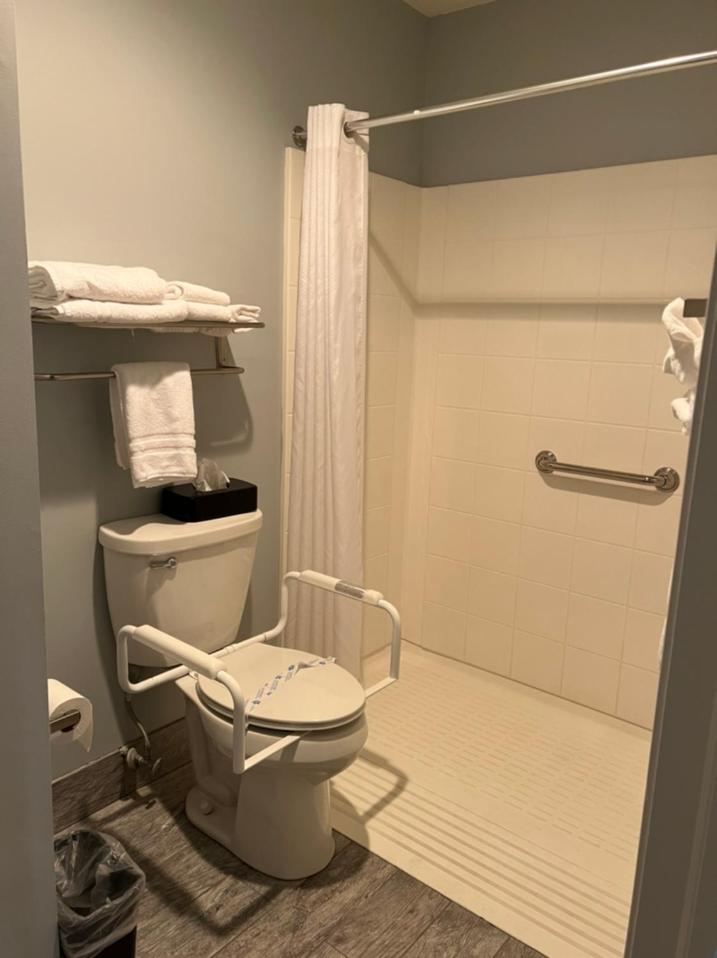 Queen Room - Disability Access photo 2