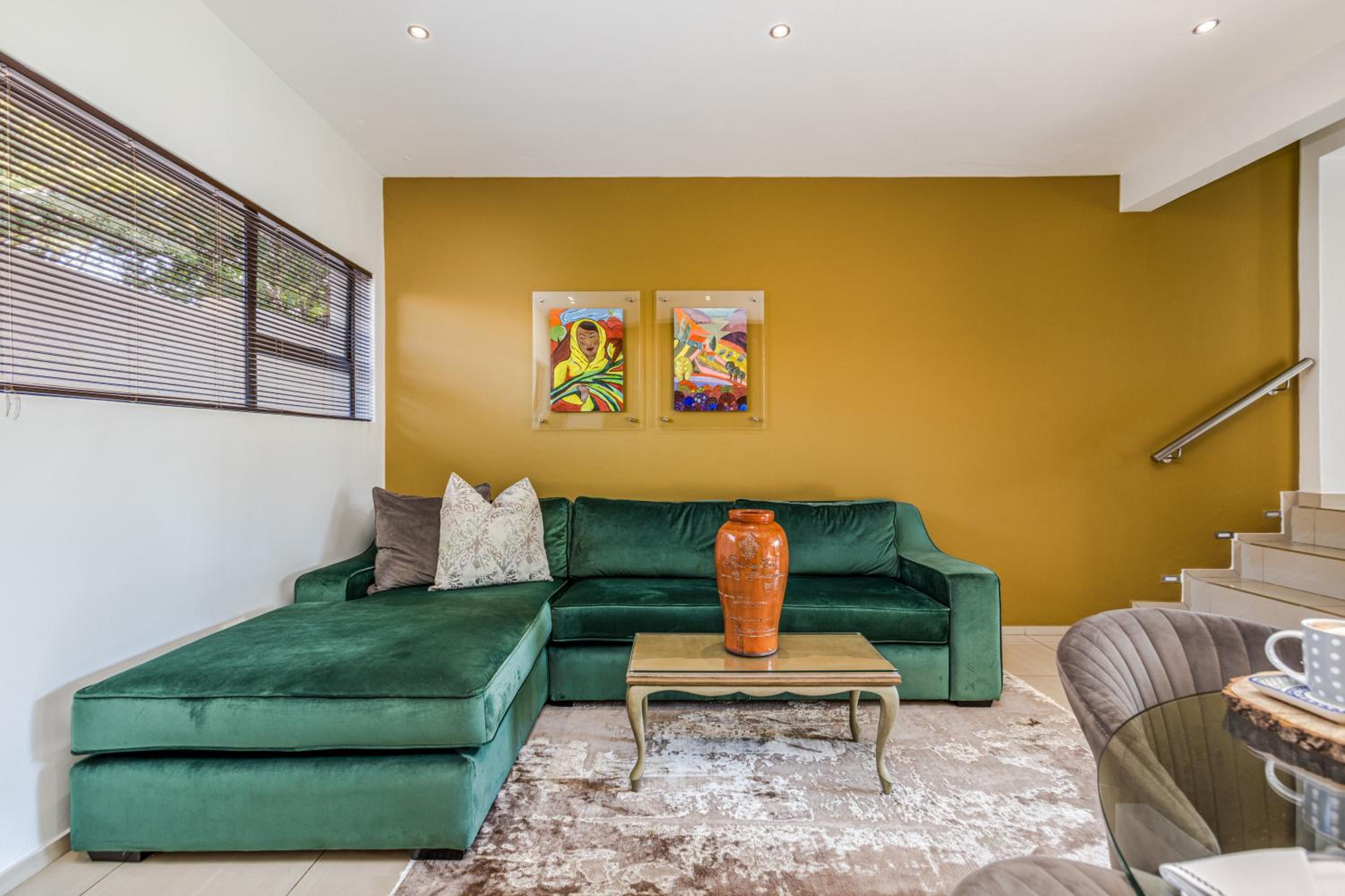 Deluxe Queen Suite - Photo 18