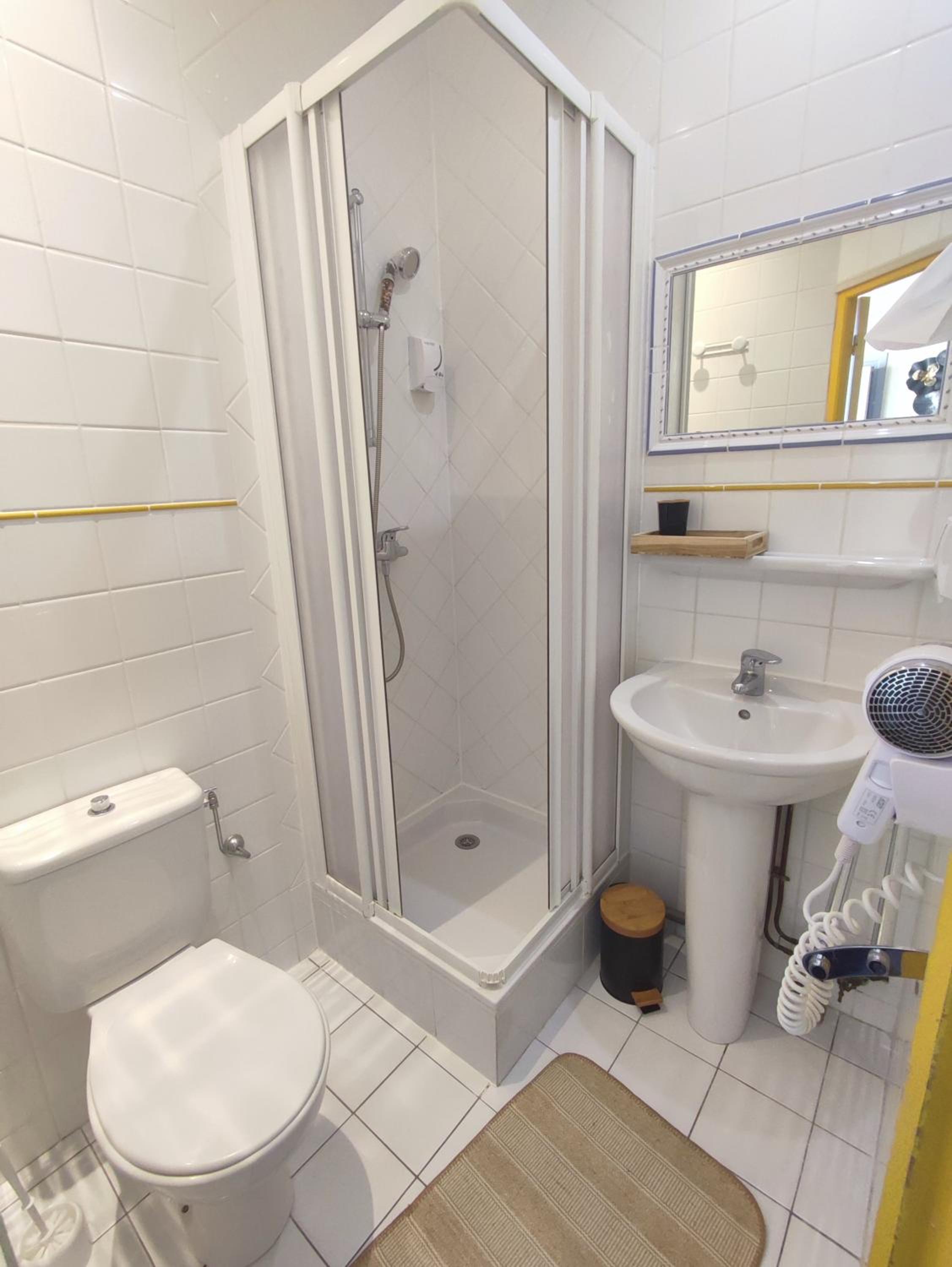 Family Room with Private Bathroom photo 3