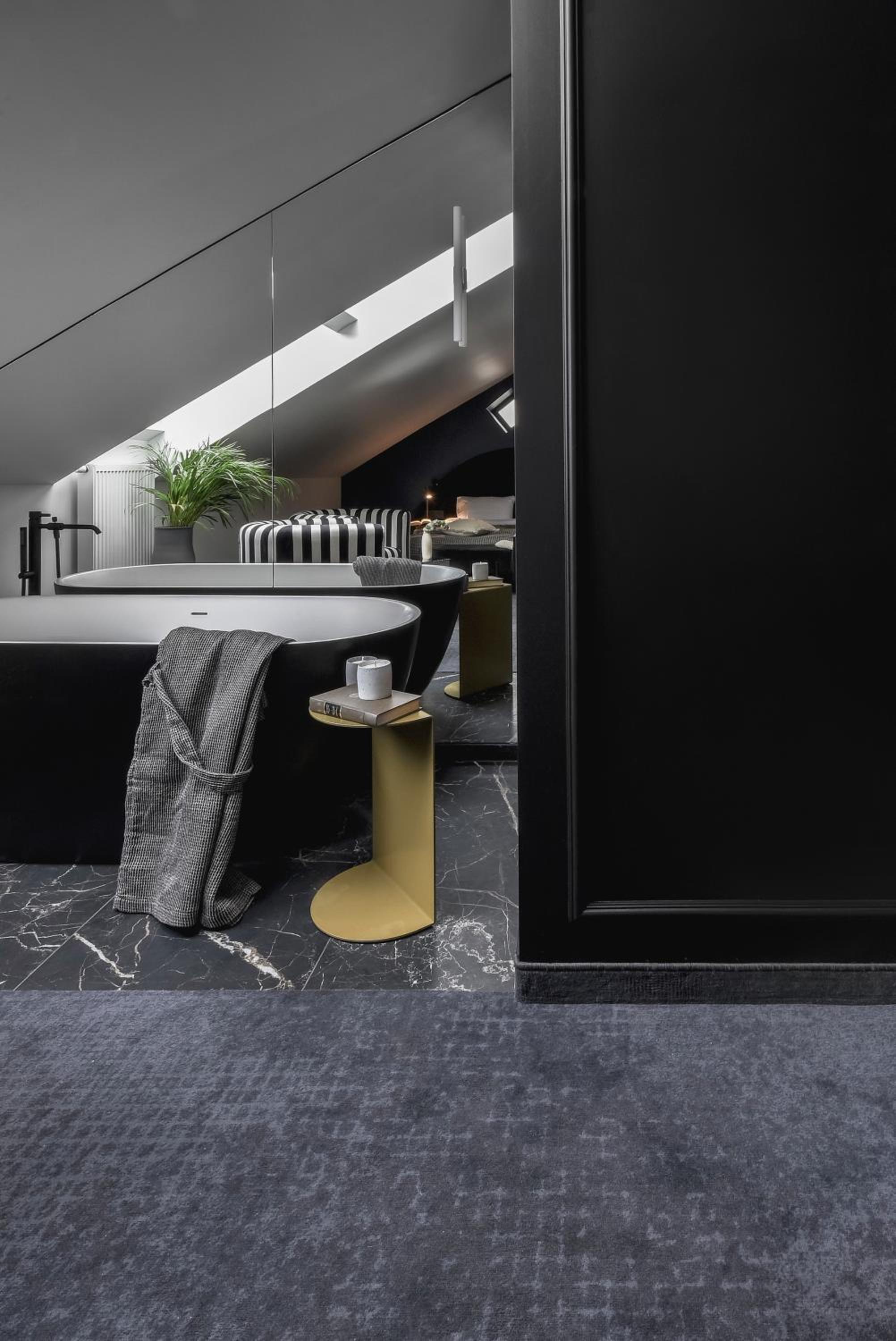 King Suite - Photo 3