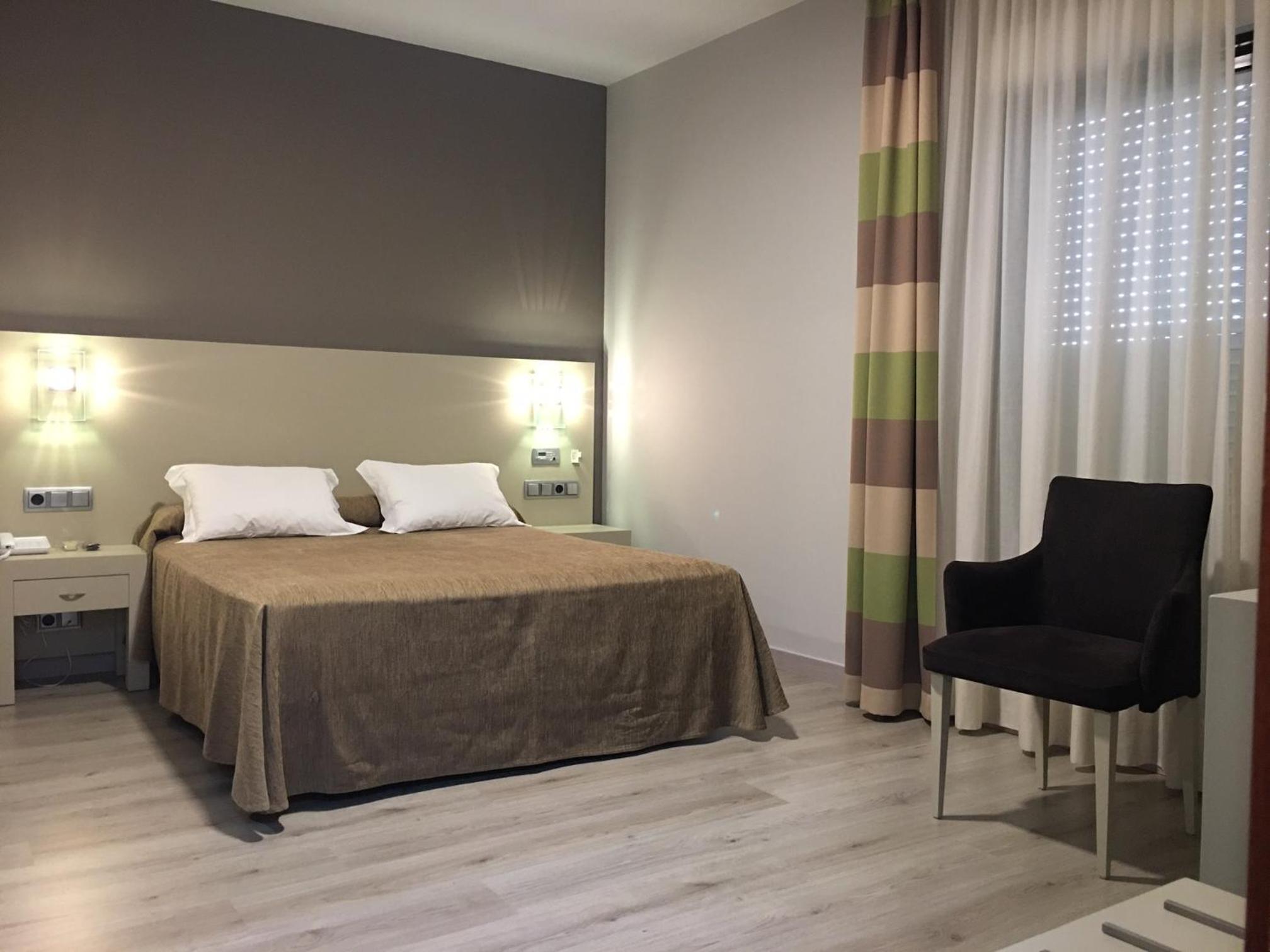 Double Room - Photo 7