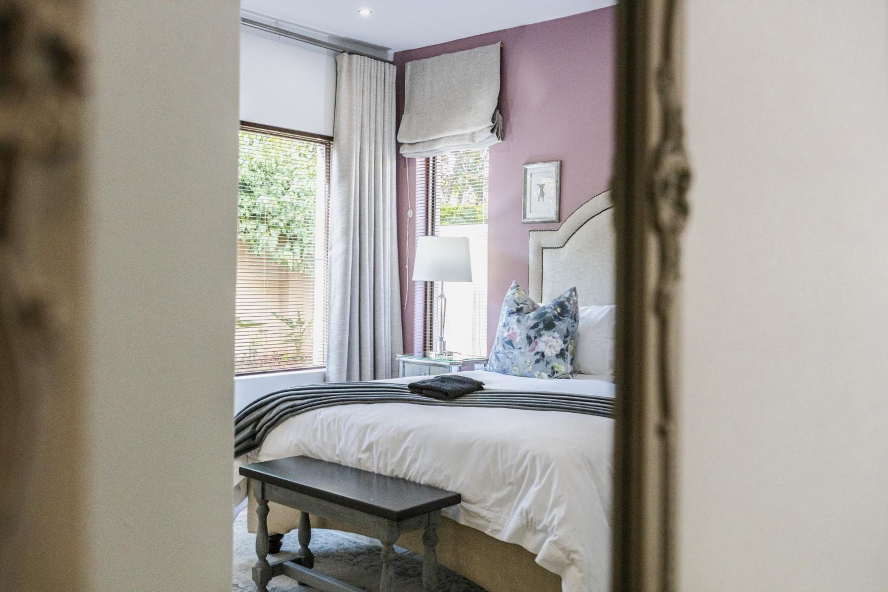 Deluxe Queen Suite - Photo 13