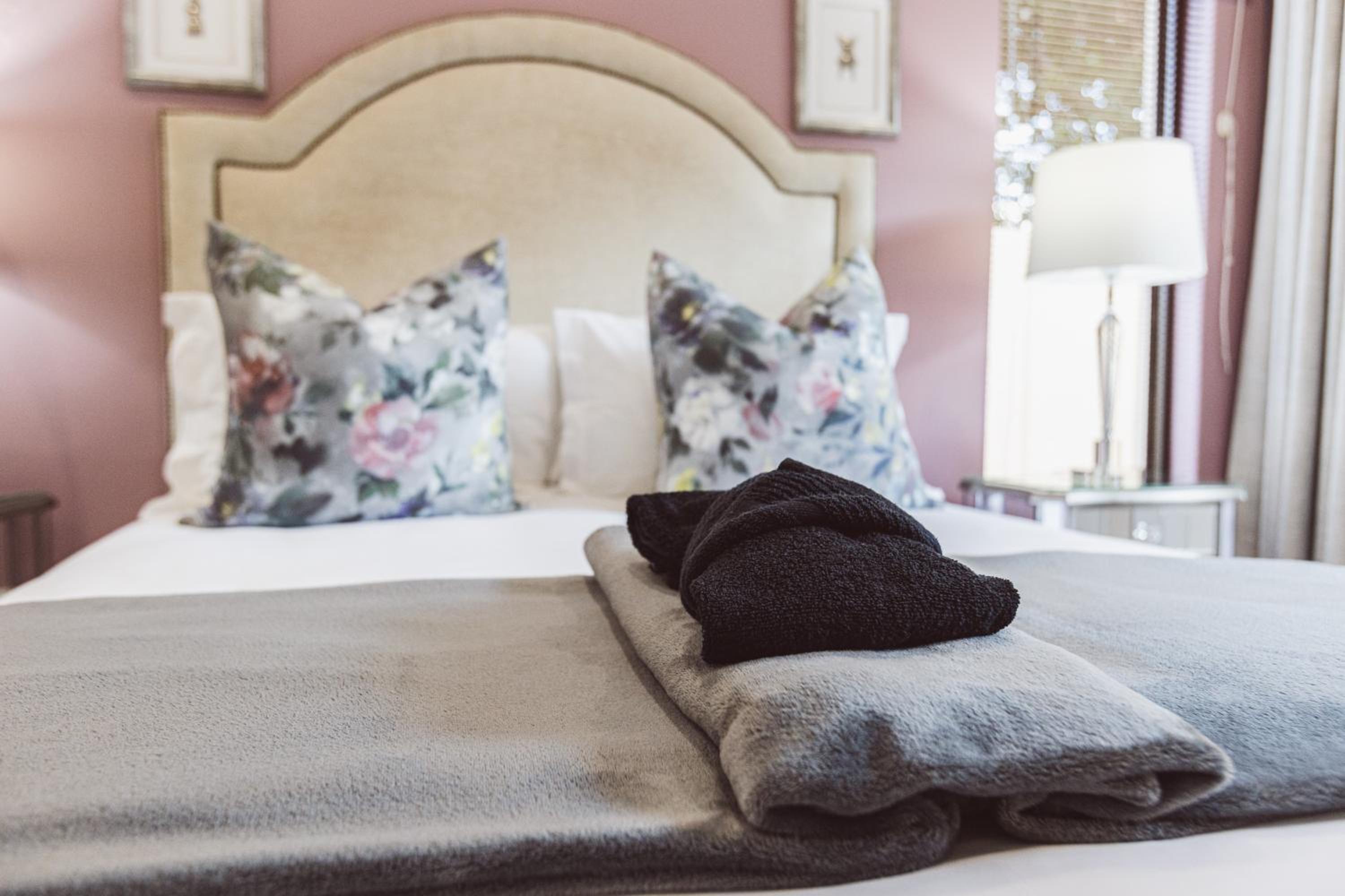 Deluxe Queen Suite - Photo 39
