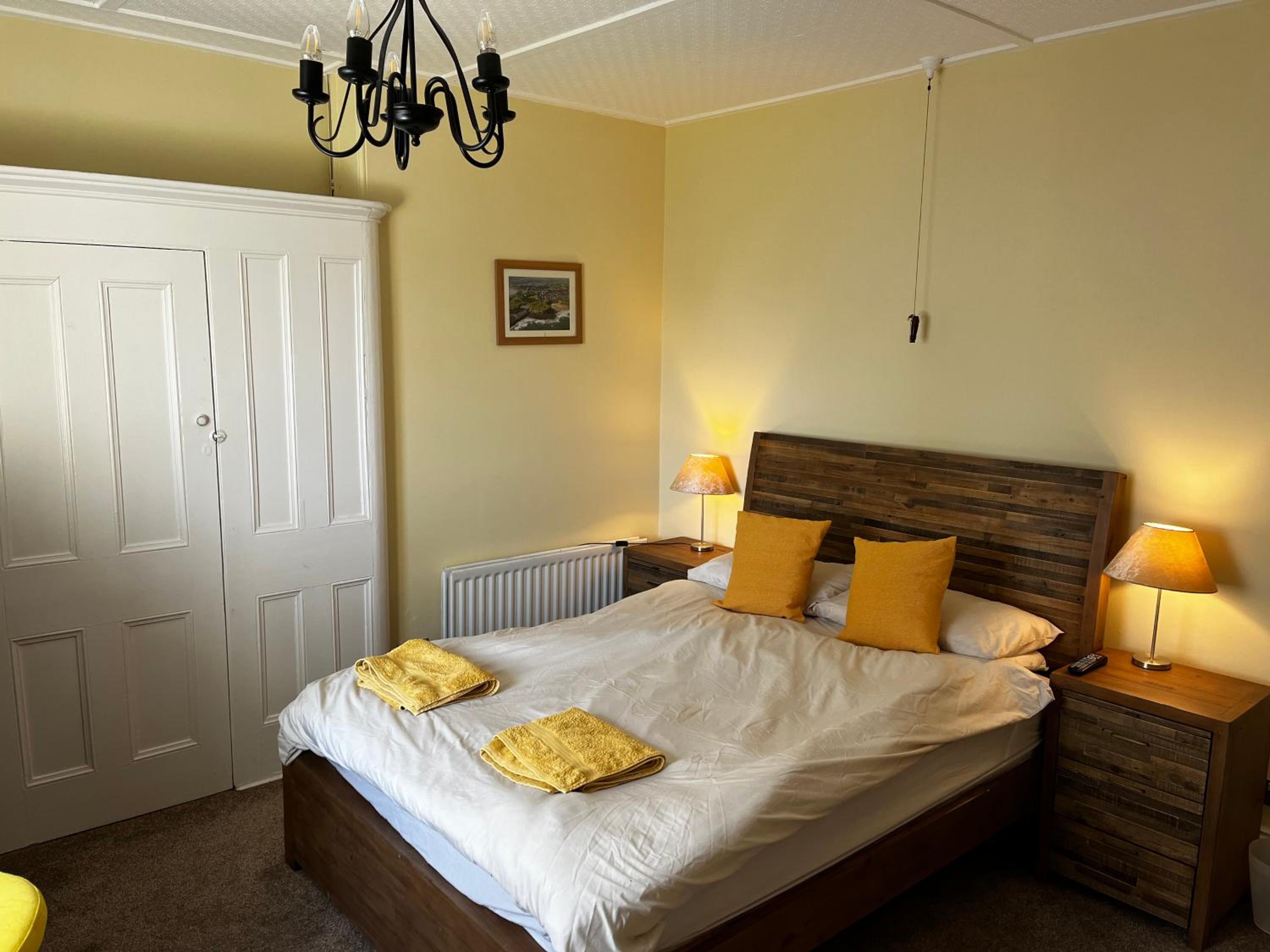 Deluxe King Room - Photo 11