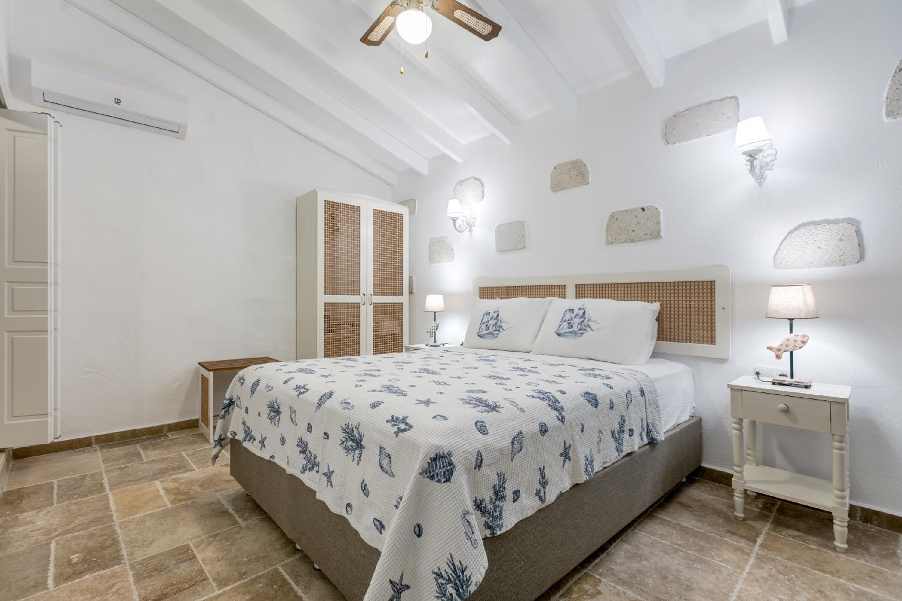 Junior Suite with Pool View photo 2