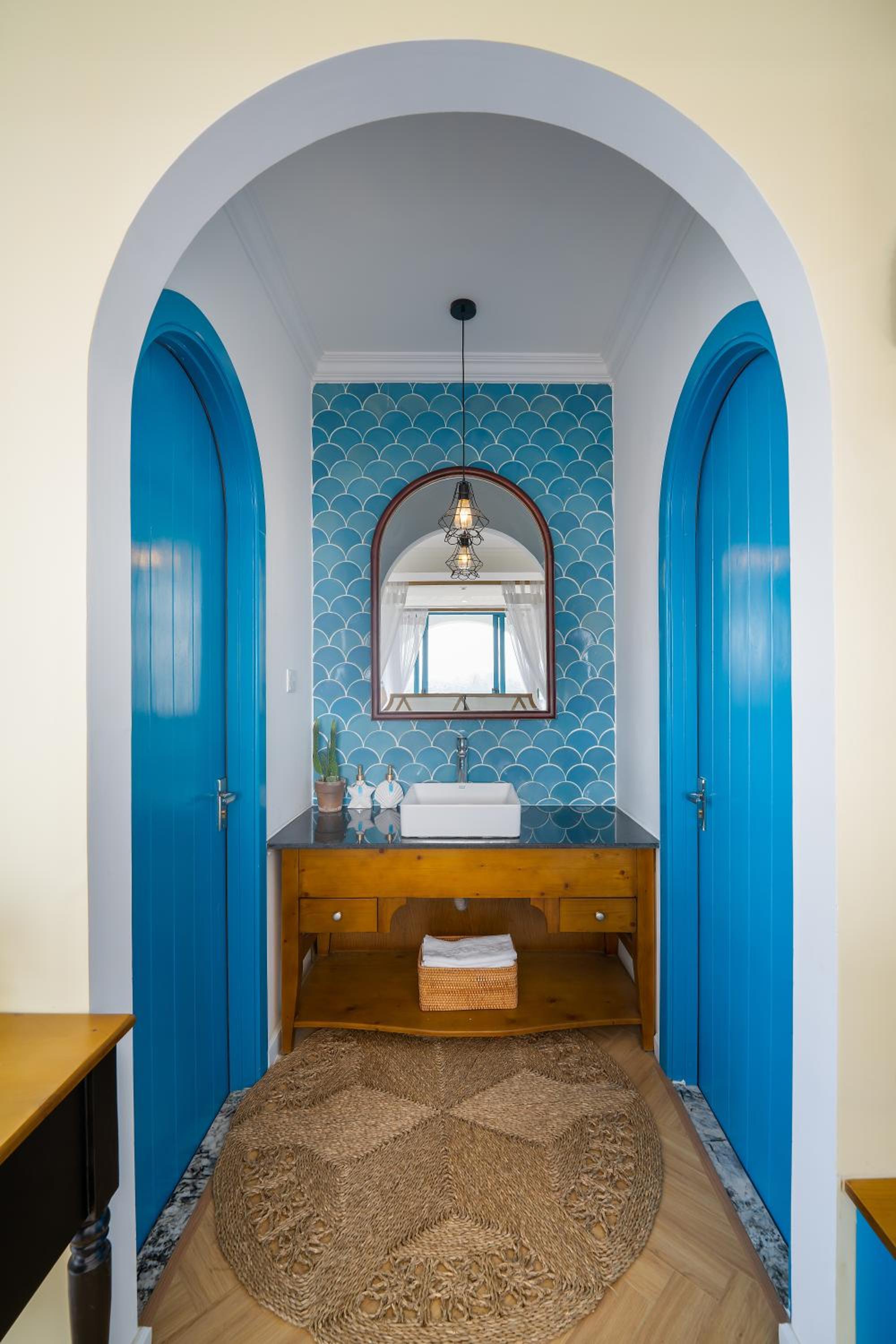 King Suite with Balcony - Photo 2