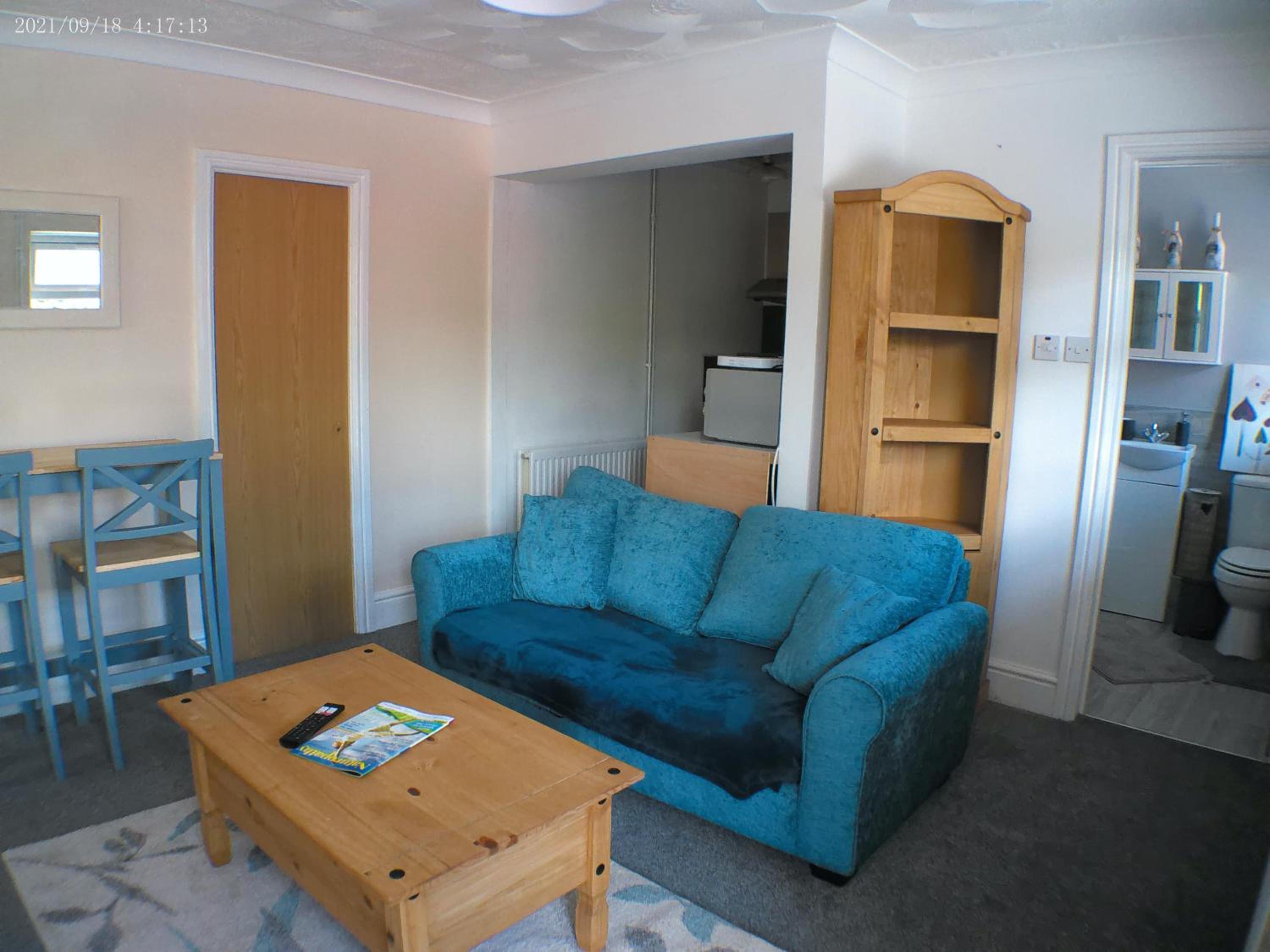 One-Bedroom Apartment photo 1