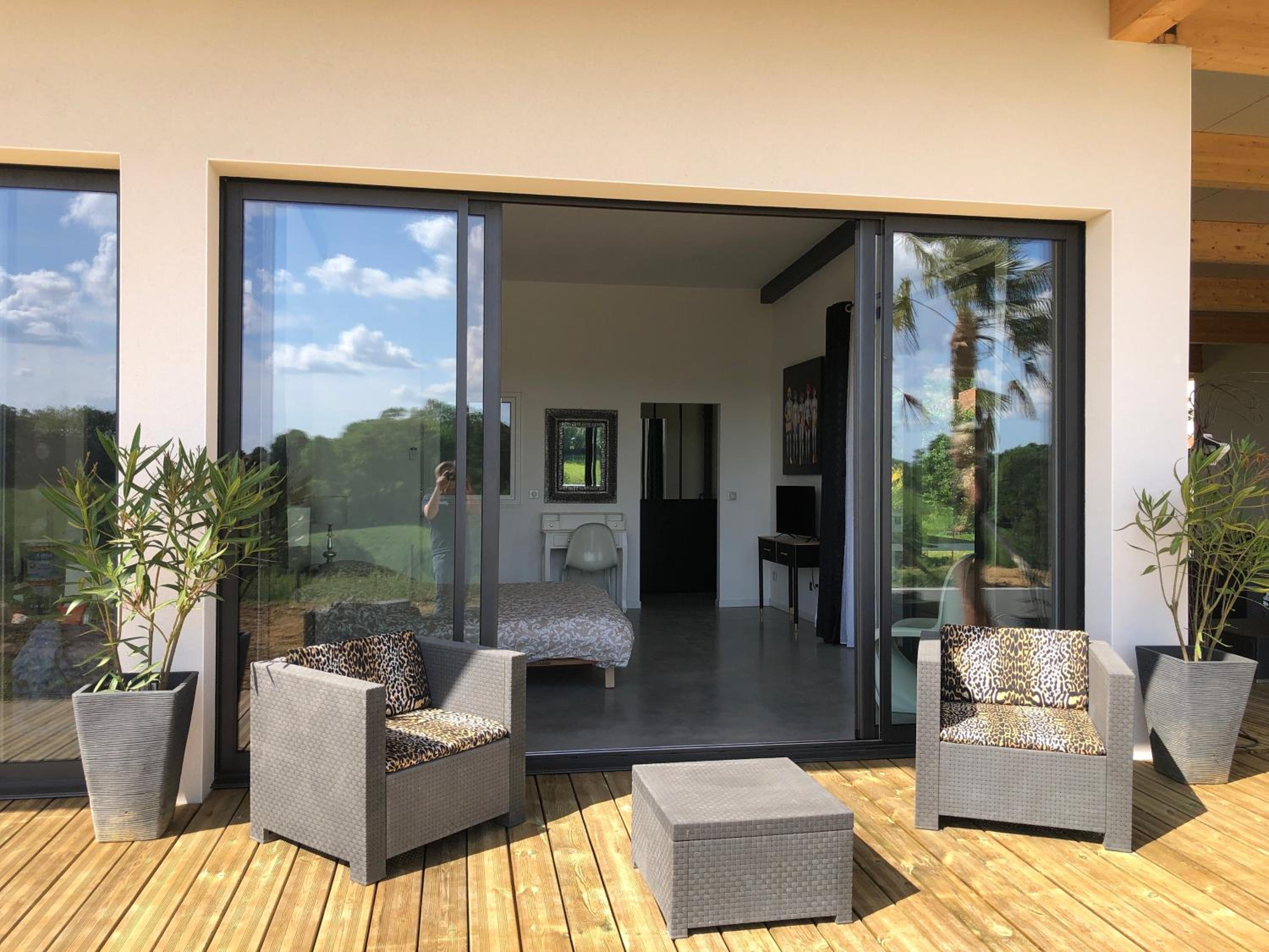 Double Room with Pool View - Photo 5