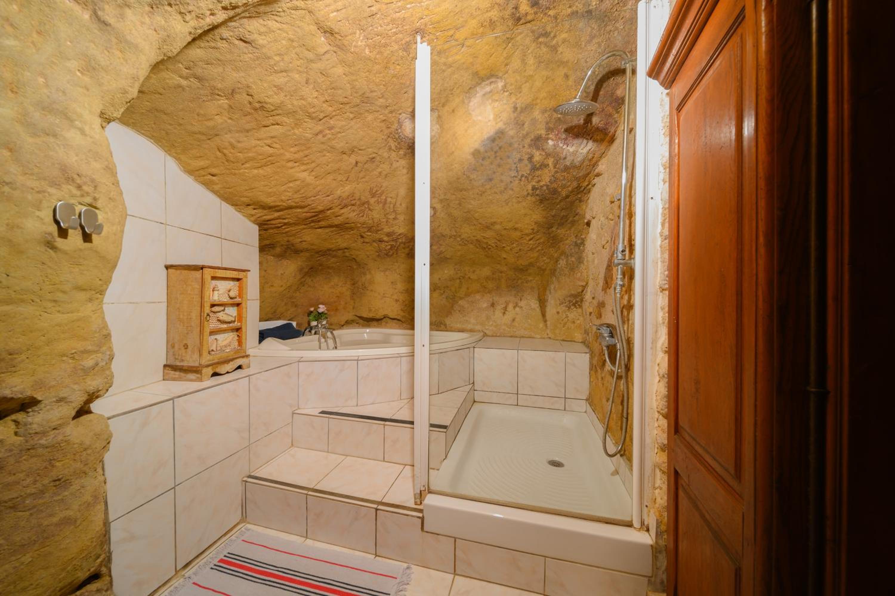 Two-Bedroom House - Photo 8