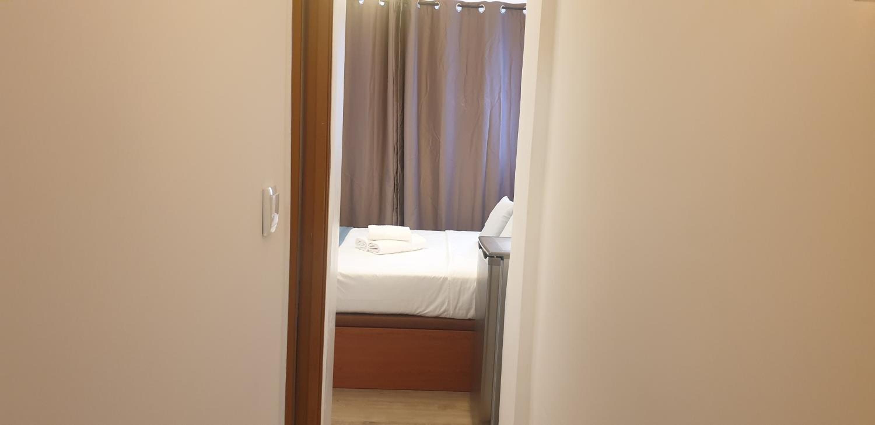 Double Room with Private Bathroom - Photo 2