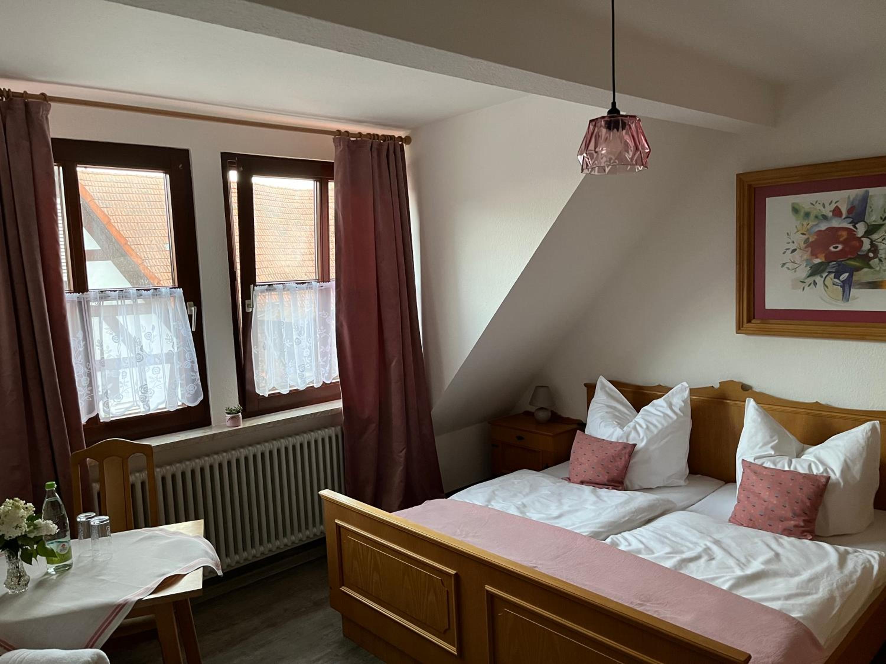 Double Room with Private Bathroom - Photo 13