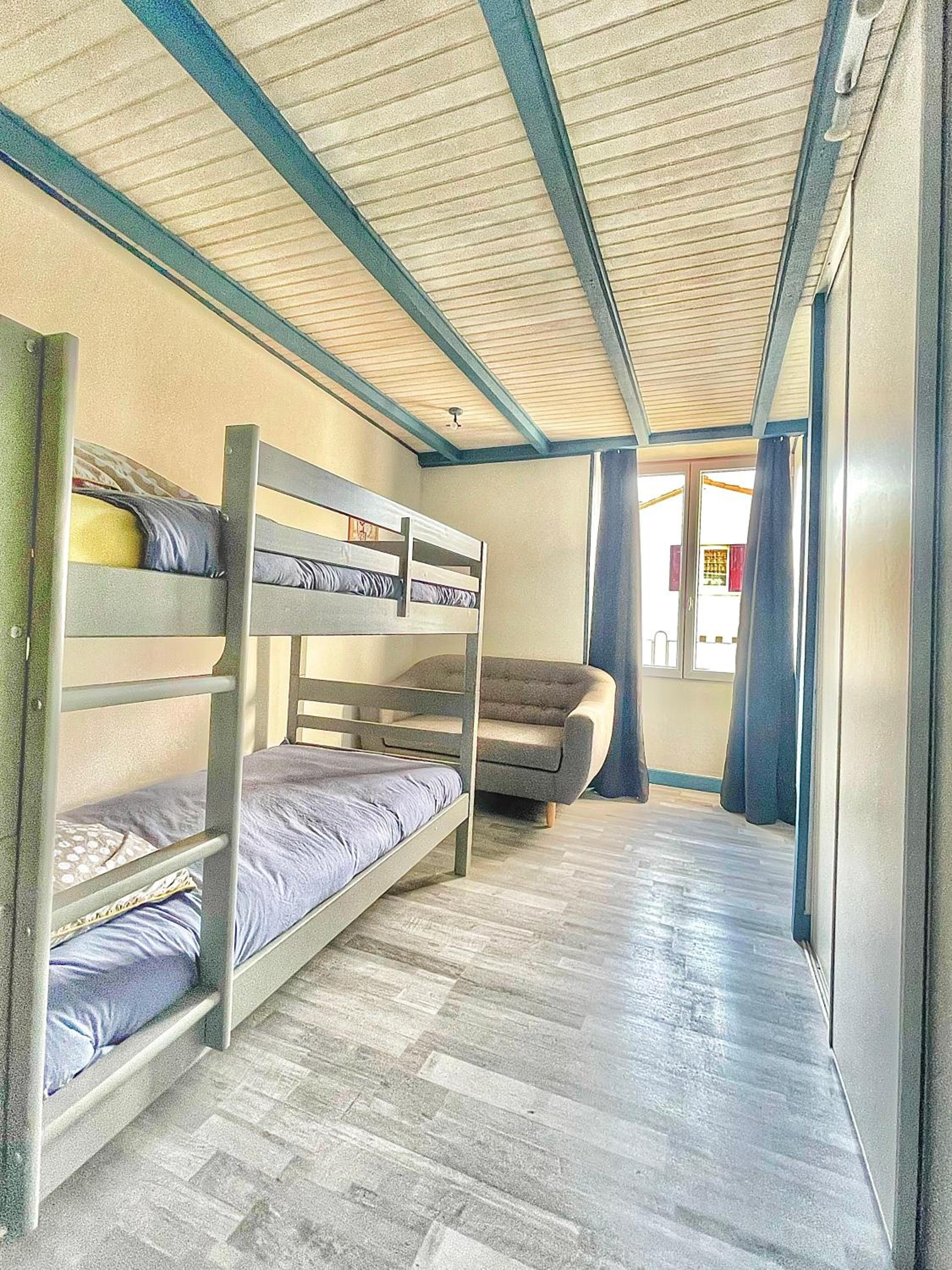 Single Bed in 4-Bed Dormitory Room photo 2