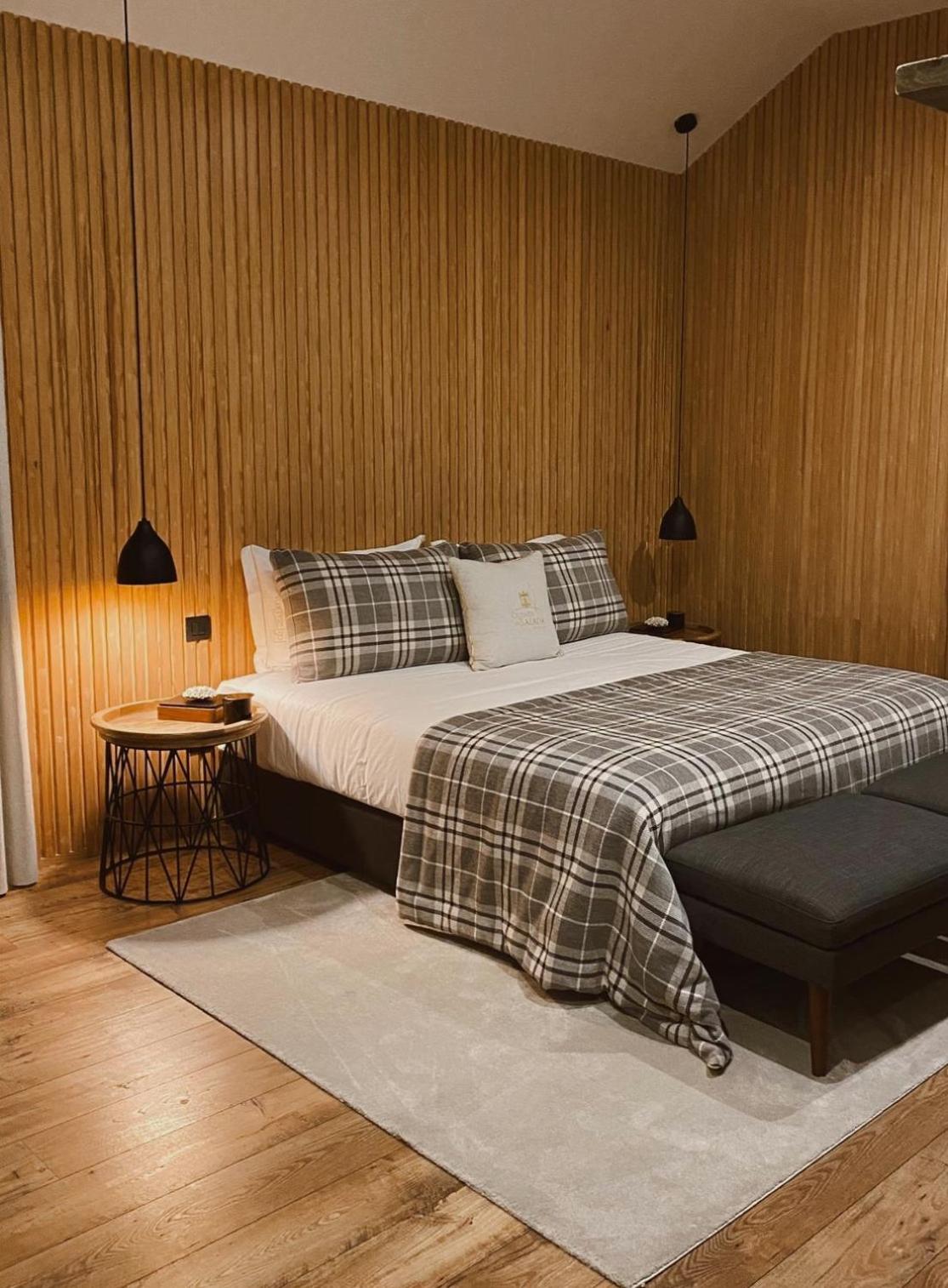 Superior King Room - Photo 9