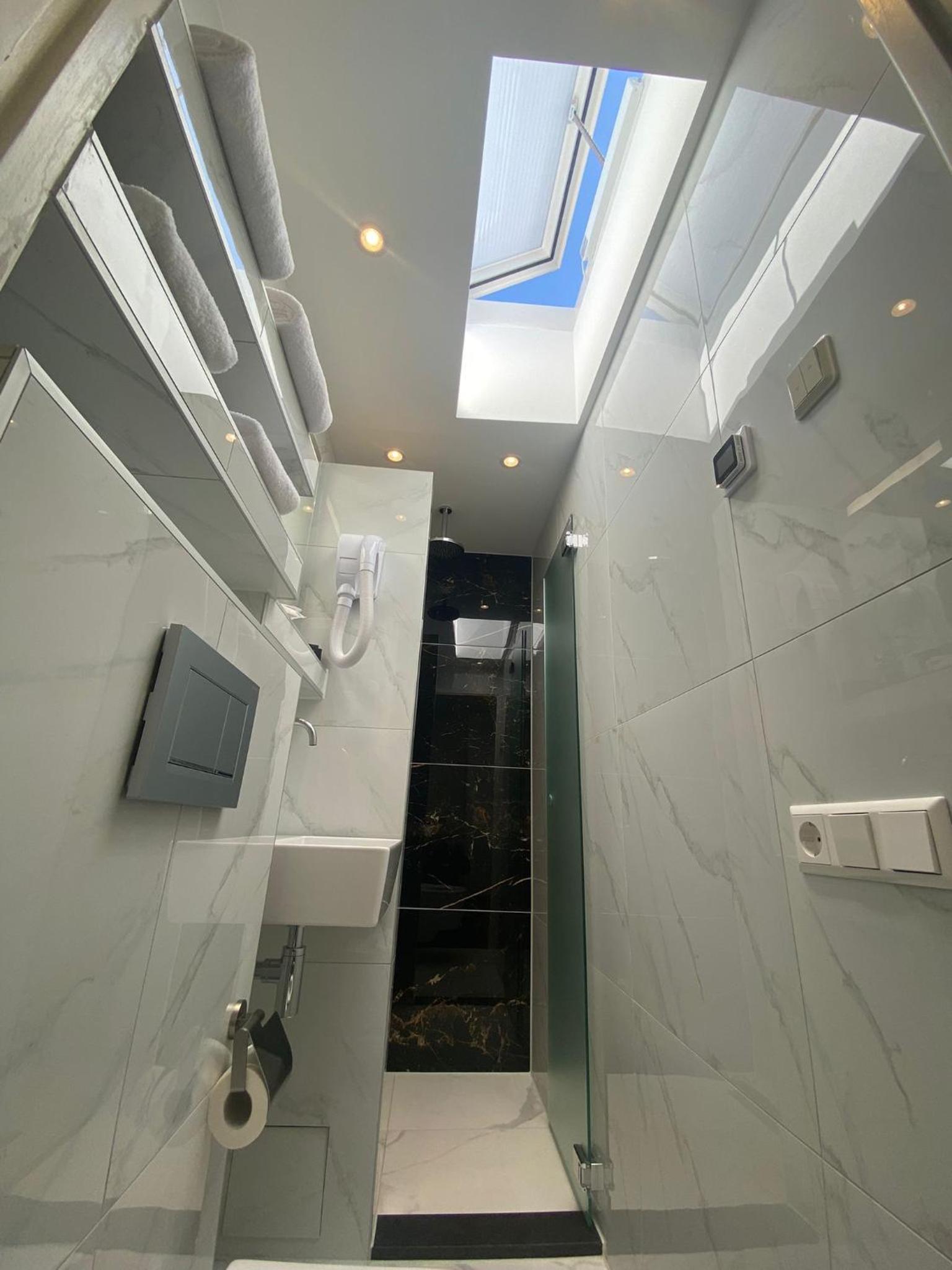 Small Twin Room photo 2