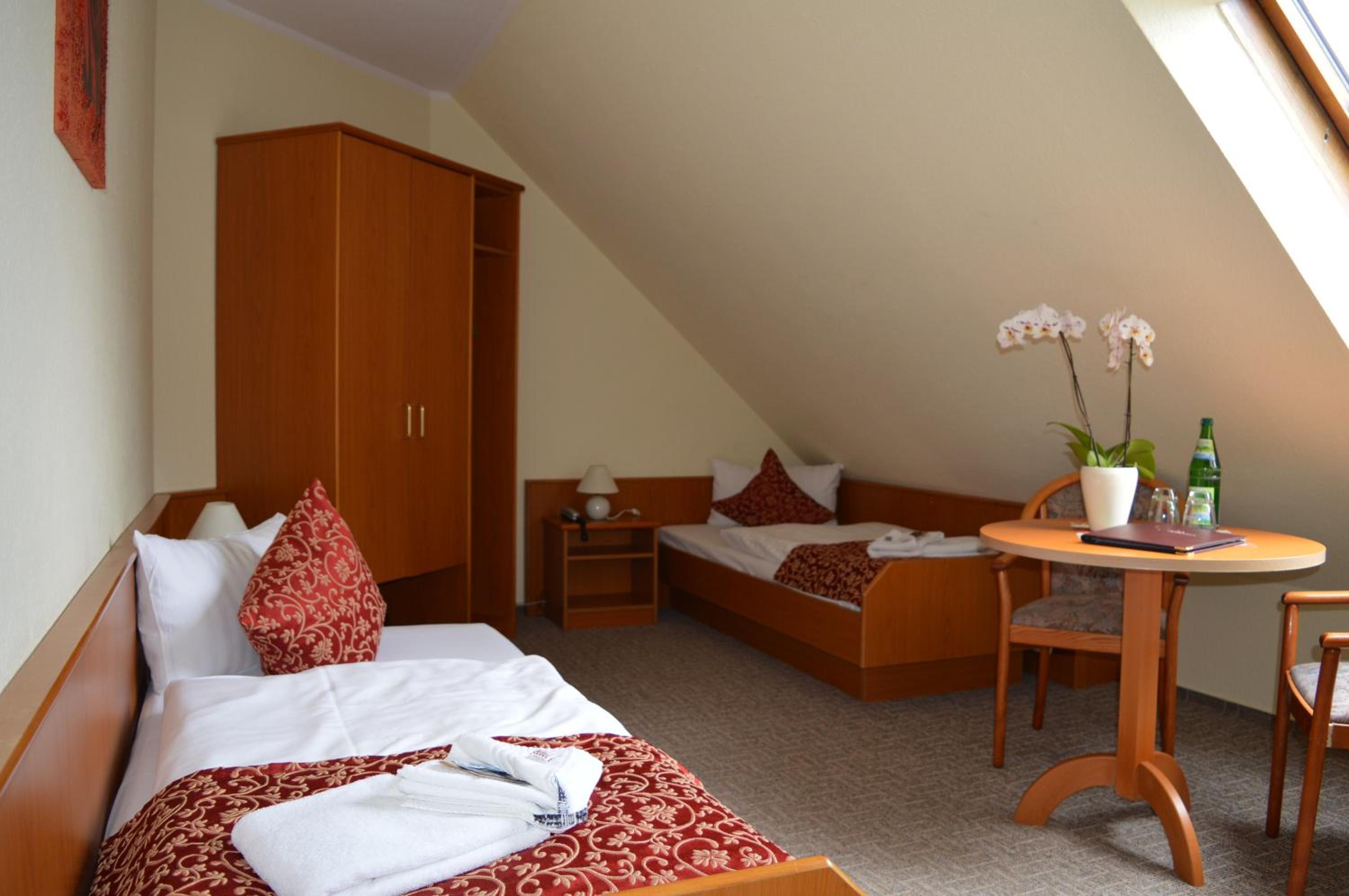 Twin Room - Disability Access photo 1