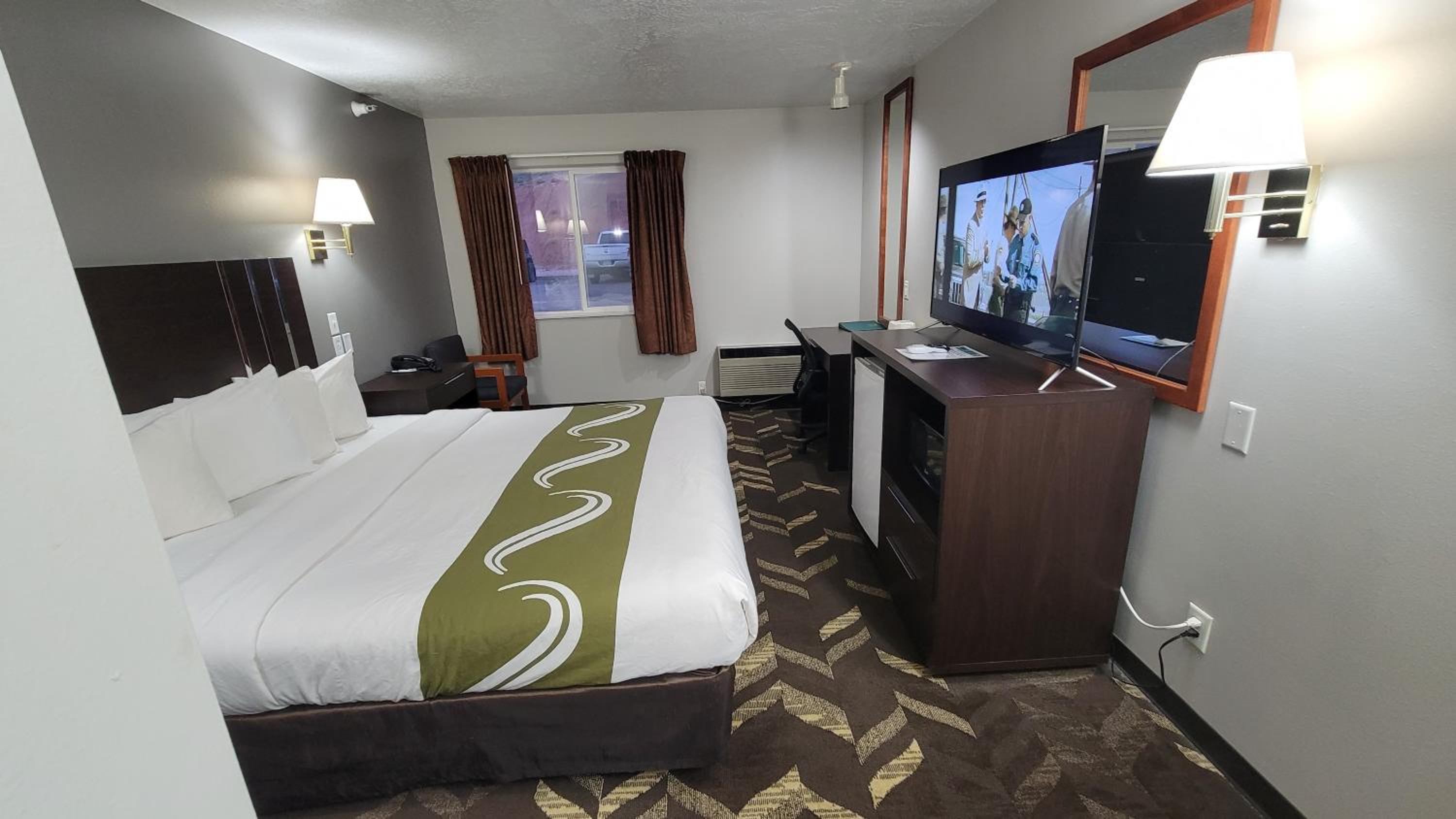 Standard King Room - Non-Smoking  - Photo 2