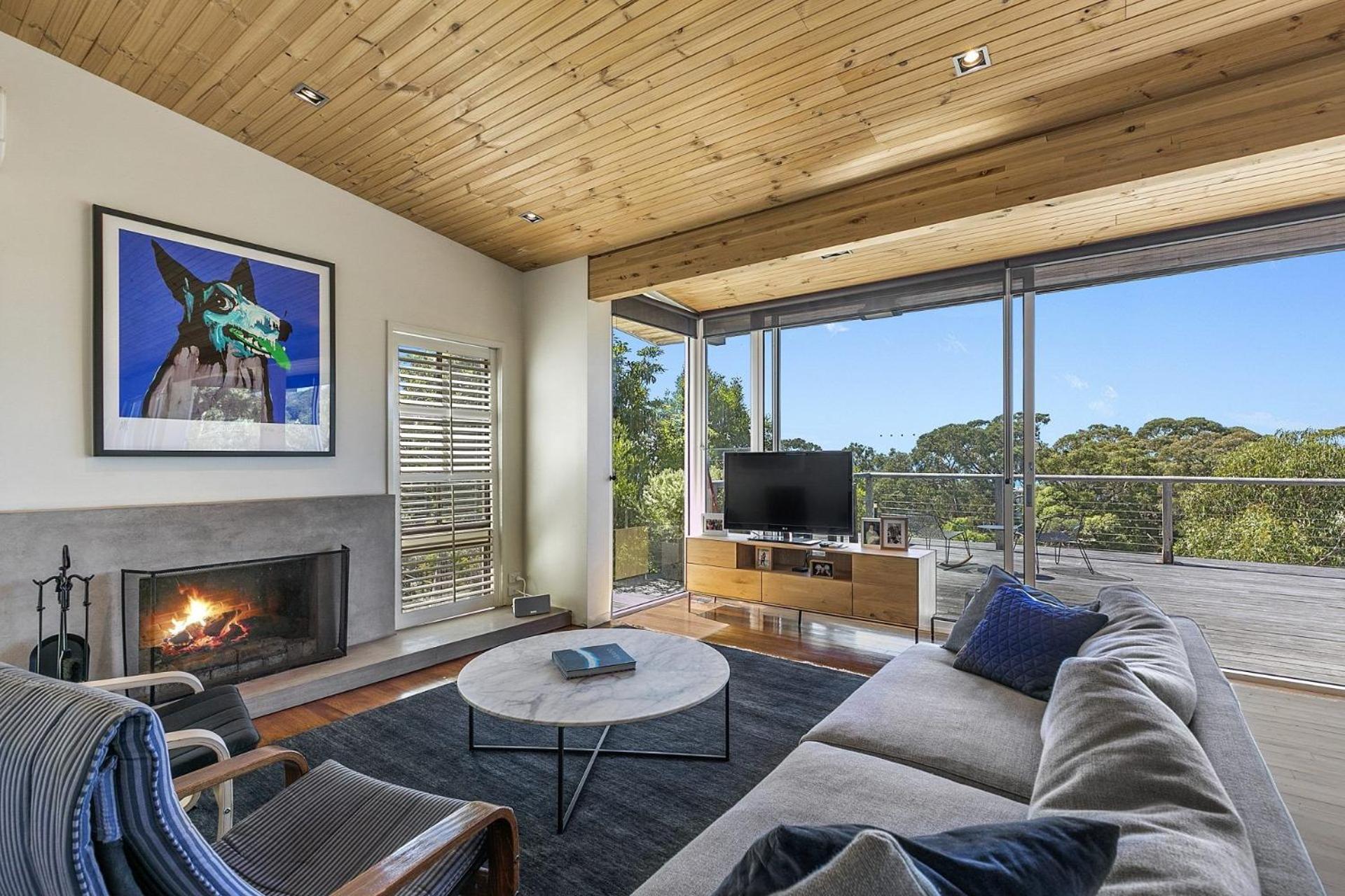 Six-Bedroom House photo 1