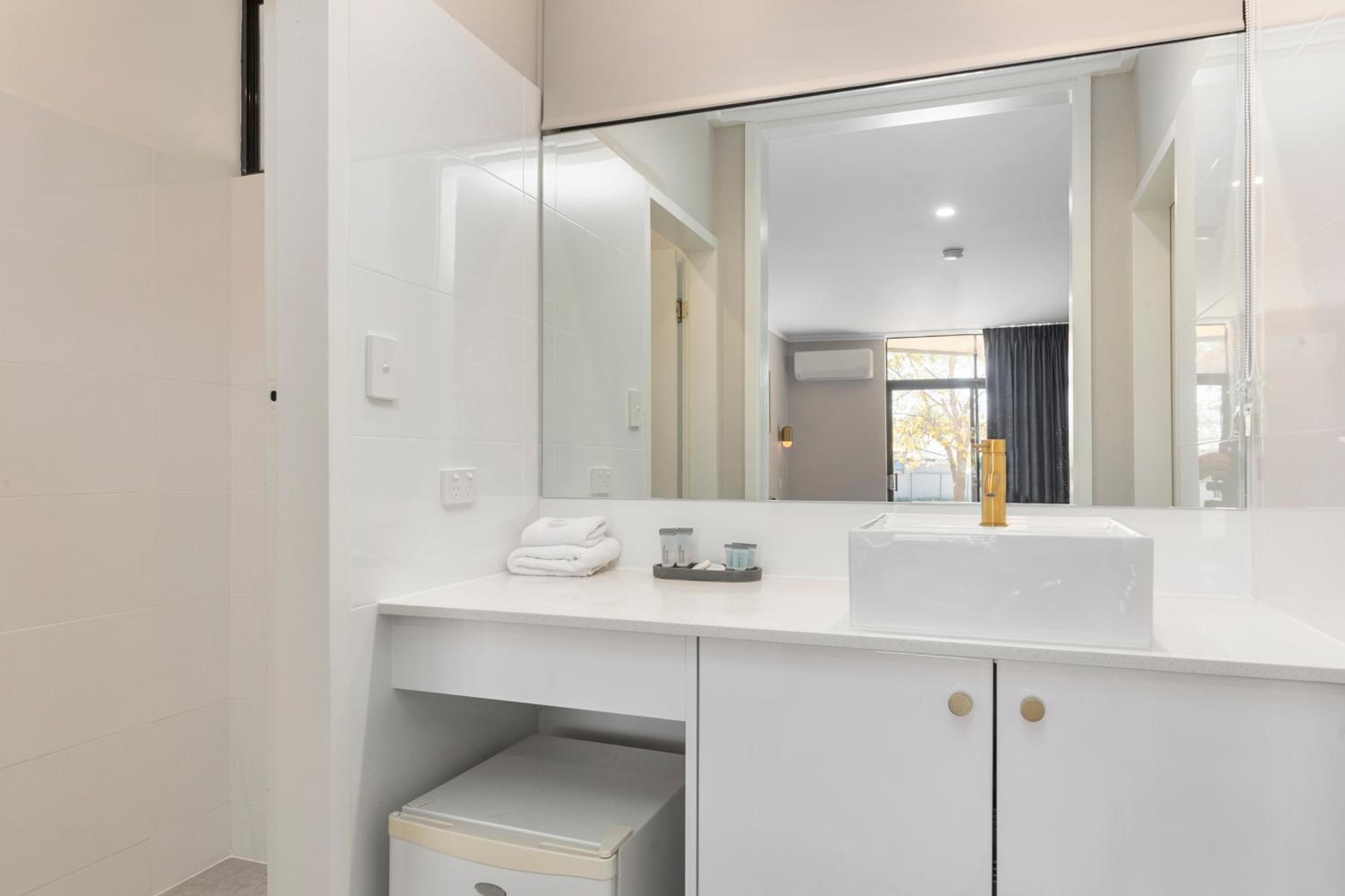 Double or Twin Room - Photo 4