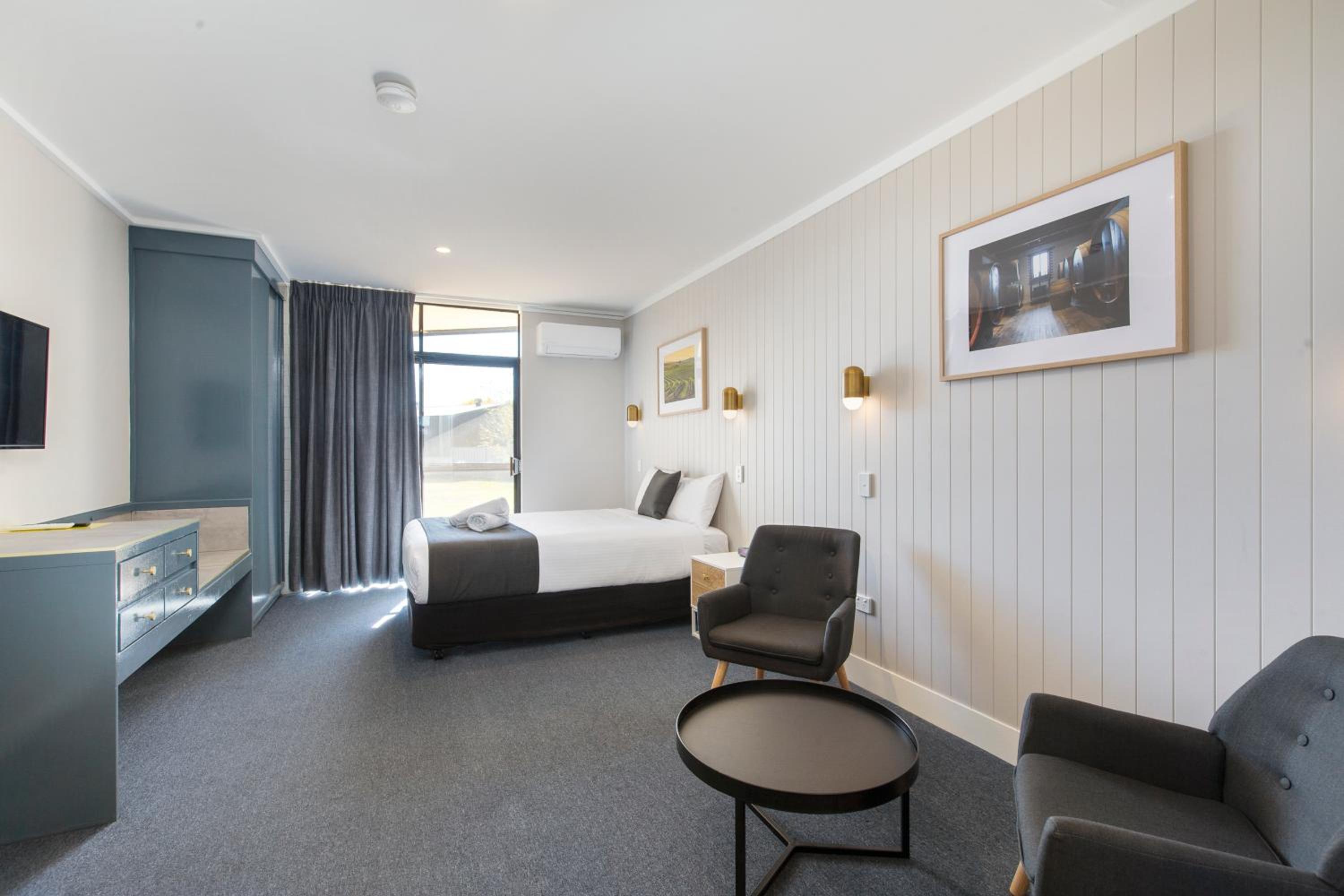 Queen Room - Disability Access - Photo 3