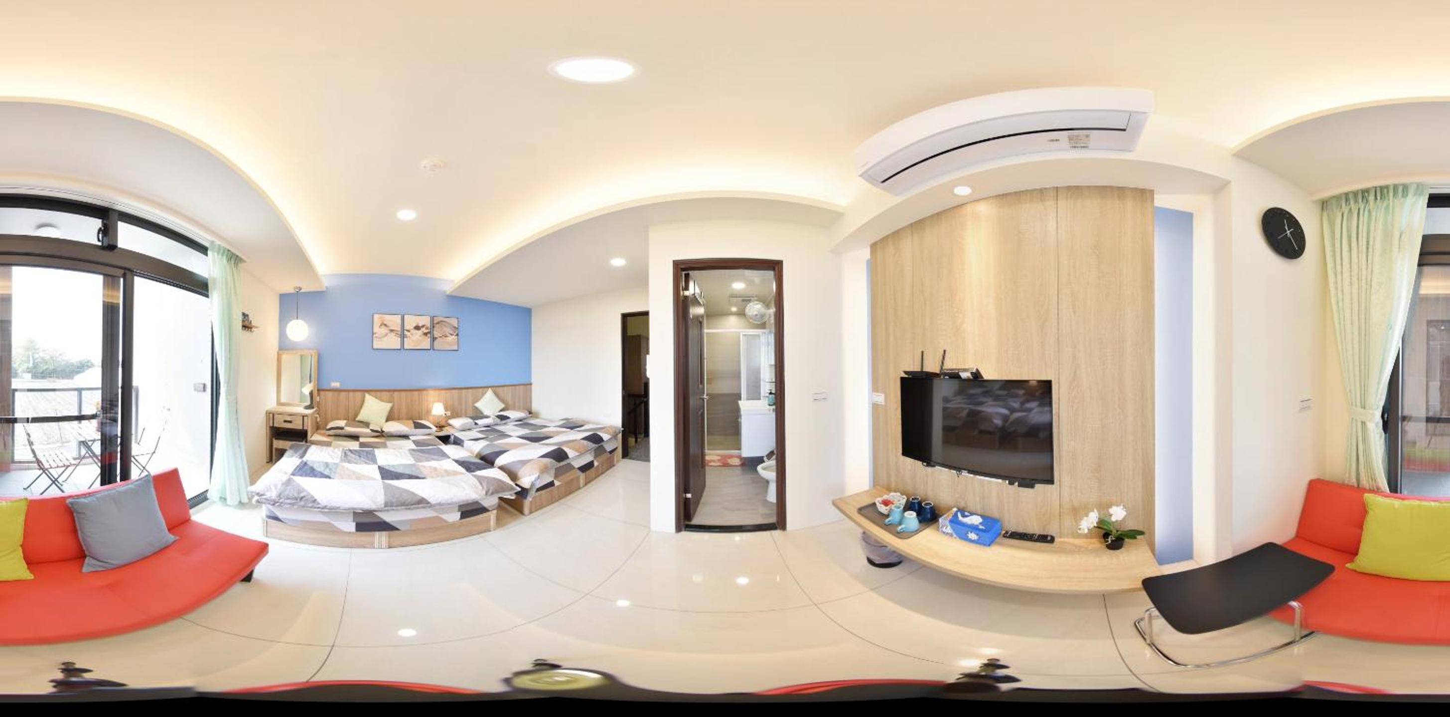 Quadruple Room with Private Bathroom photo 2