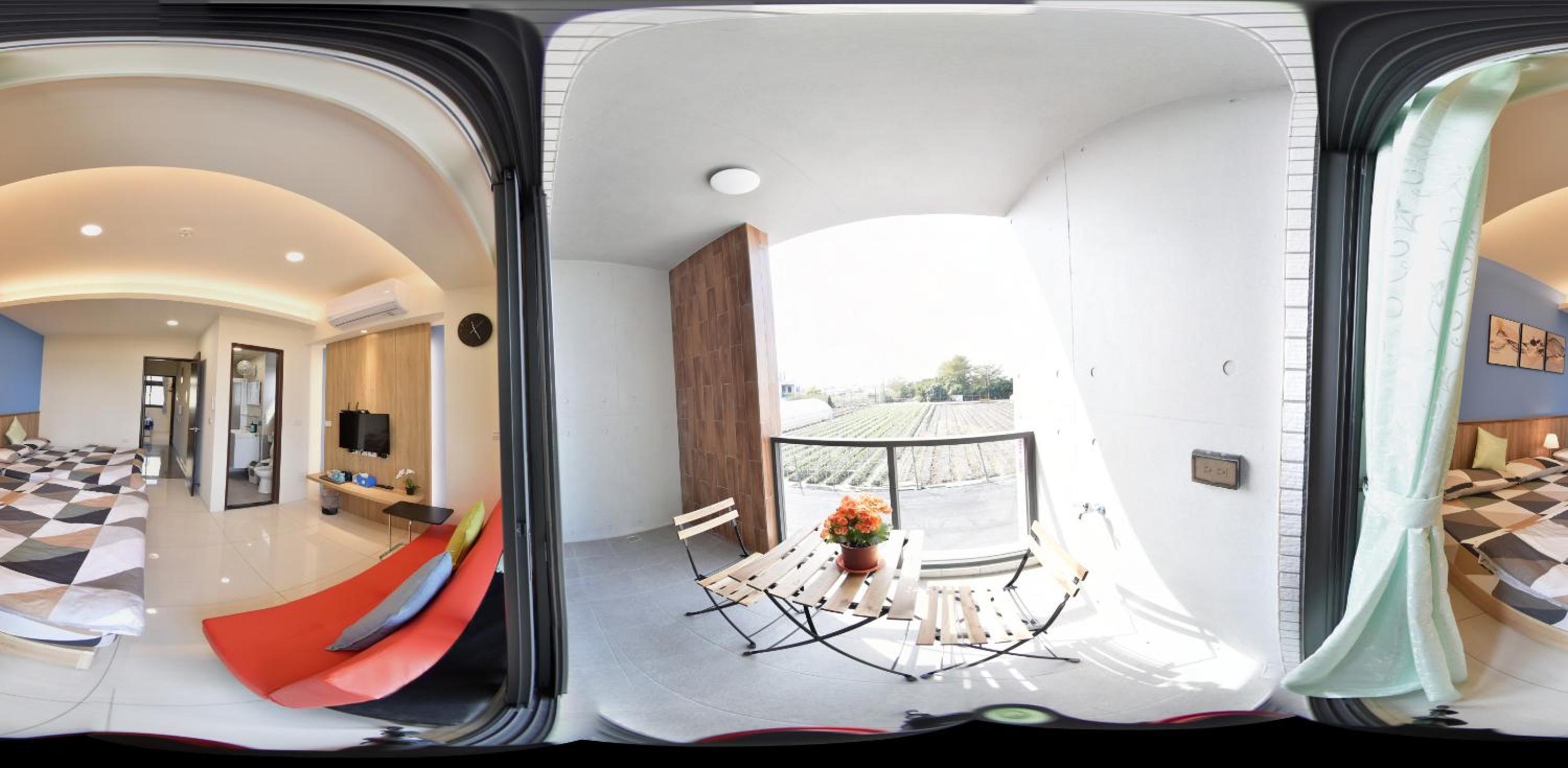 Quadruple Room with Private Bathroom photo 3