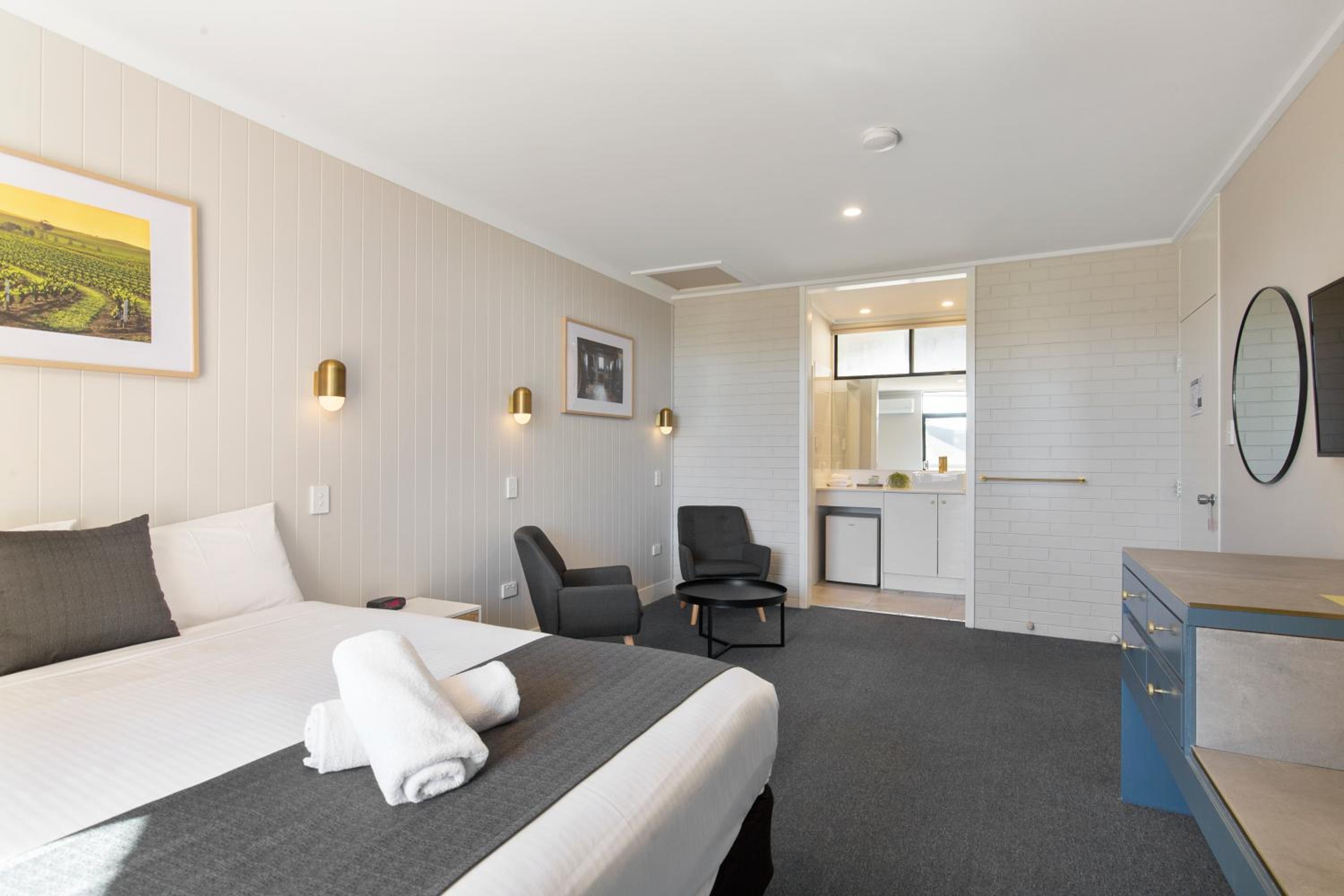 Deluxe King Room - Photo 1