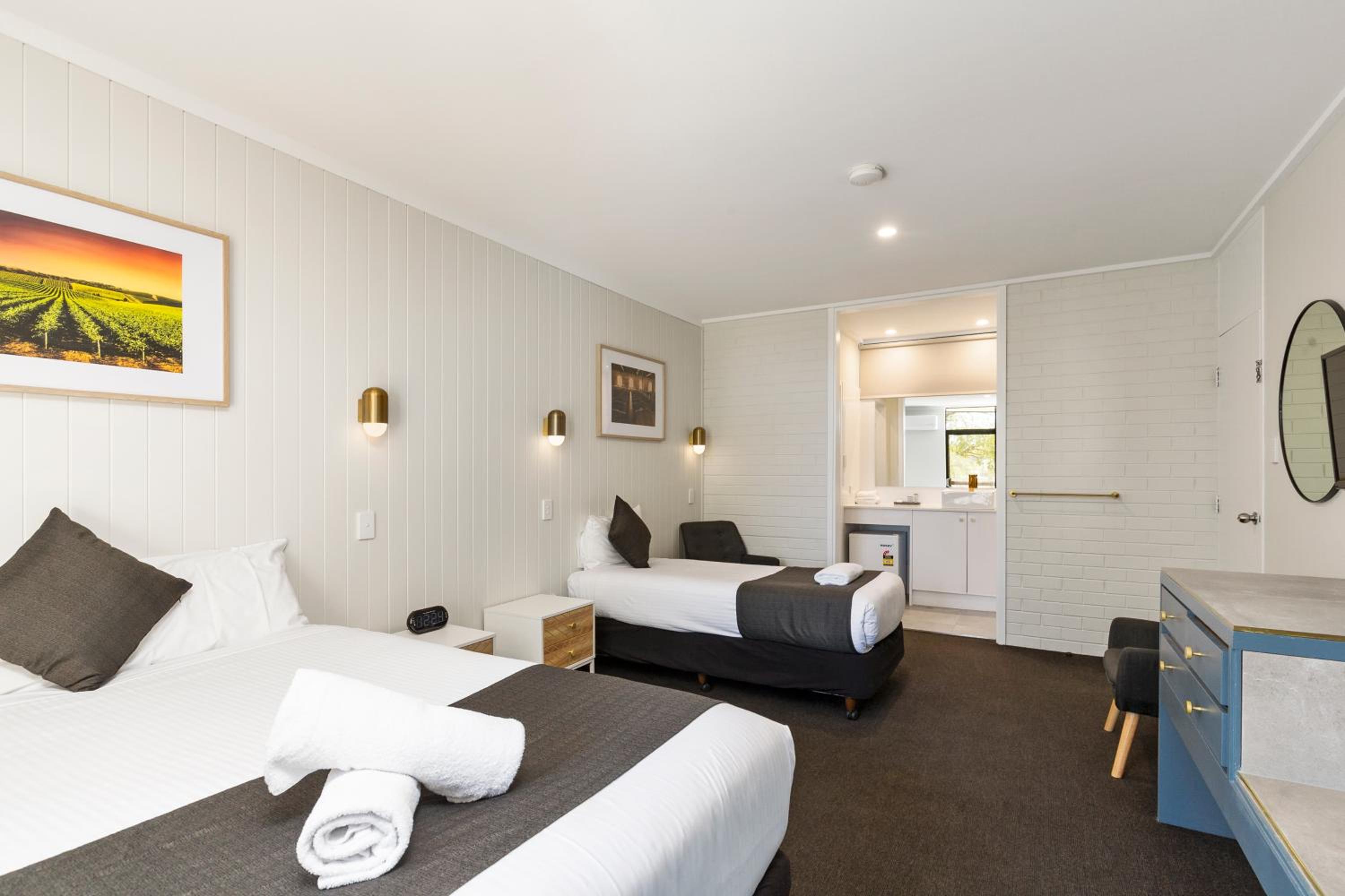 Deluxe Twin Room - Photo 6