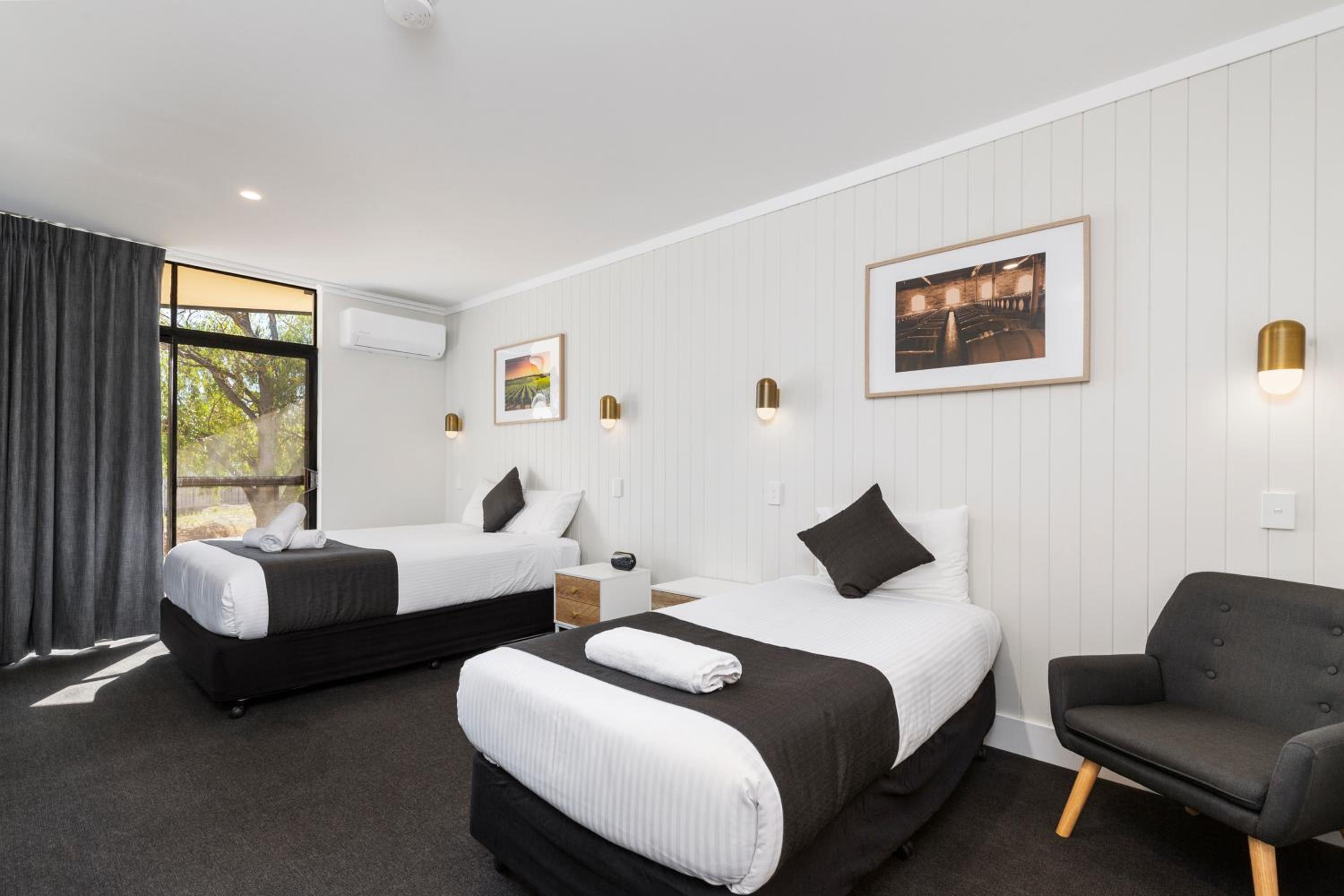 Deluxe Twin Room - Photo 7