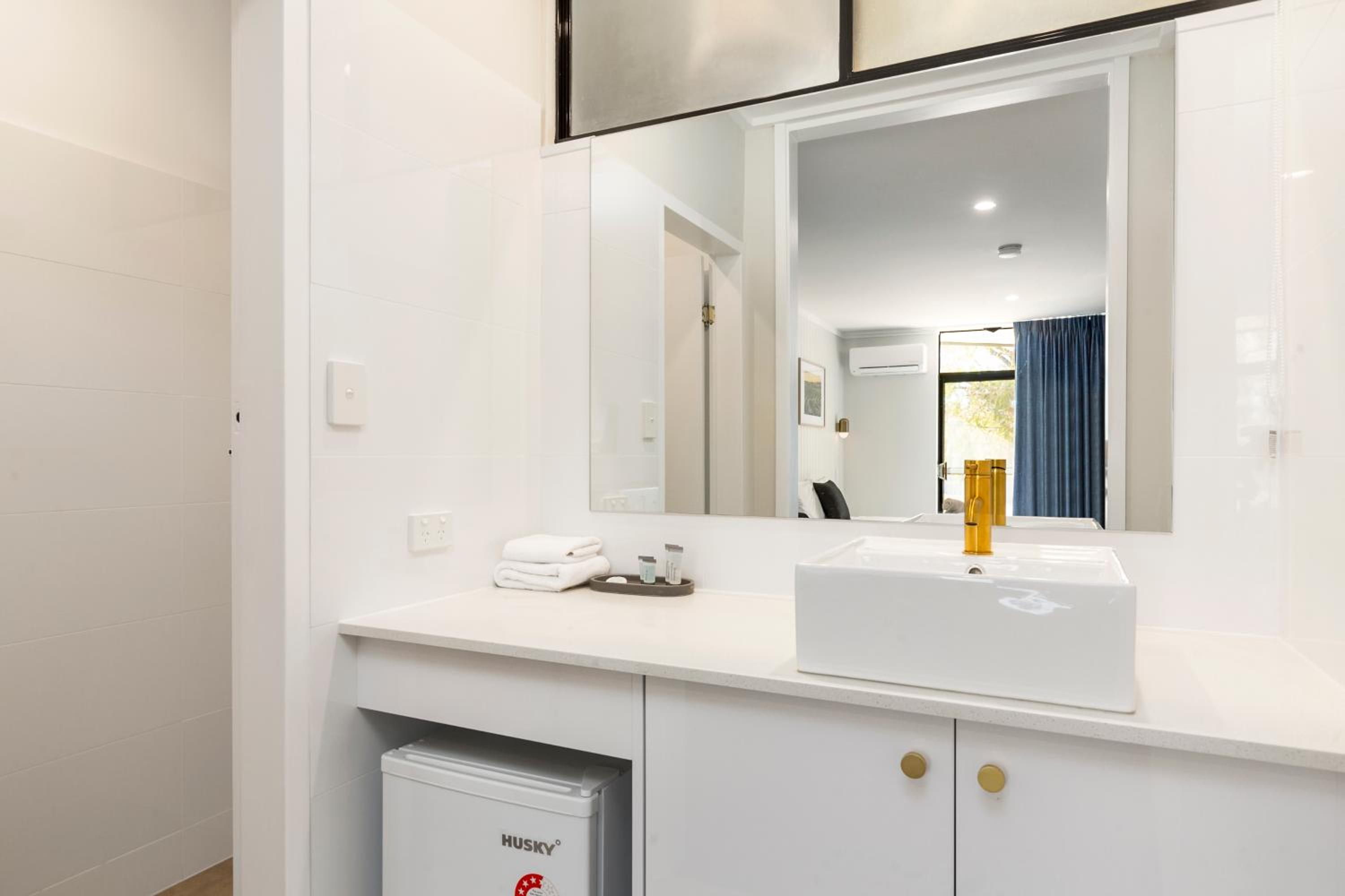 Deluxe King Room - Photo 5
