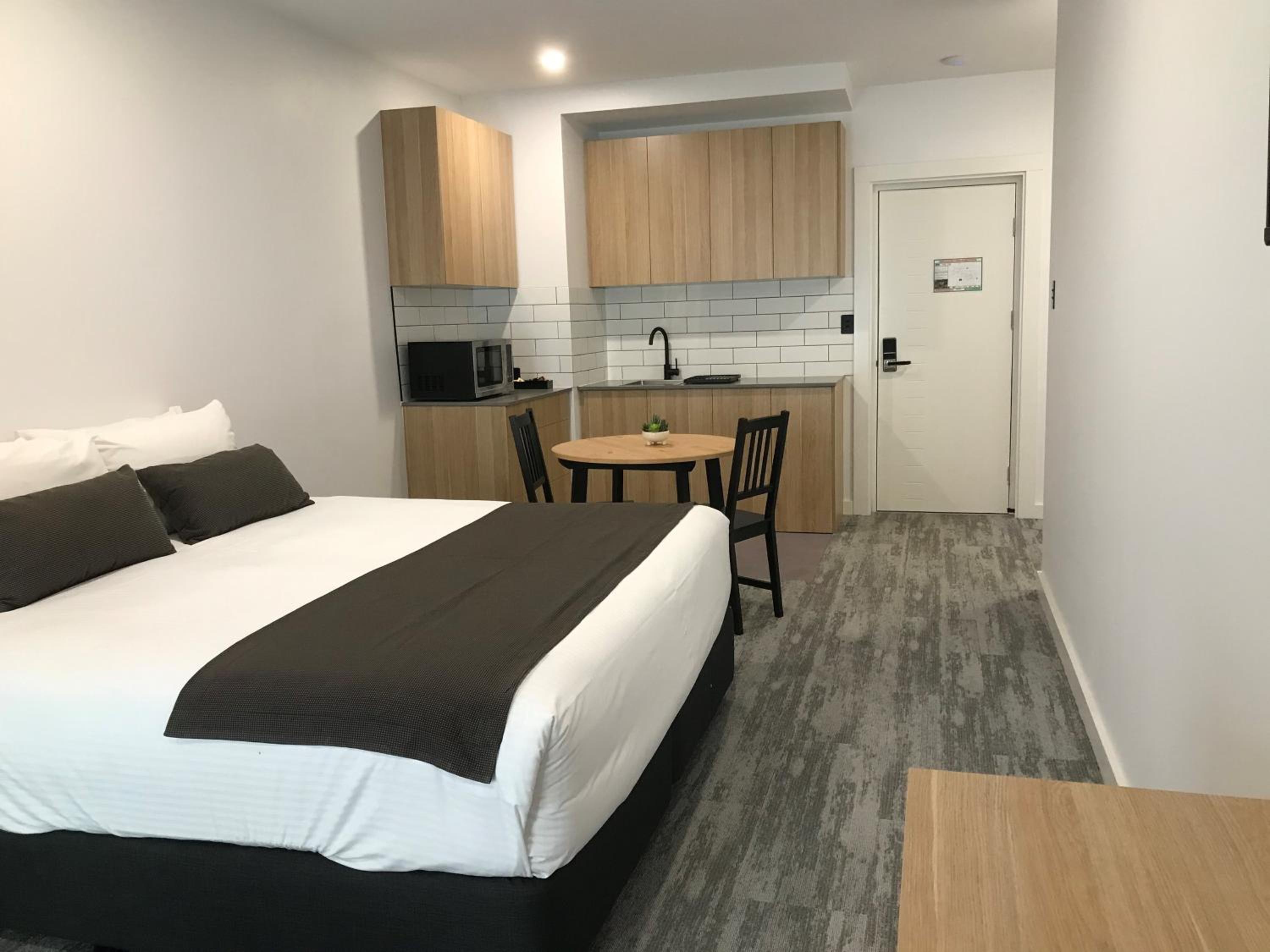 Superior King Room - Non Pet Friendly - Photo 1