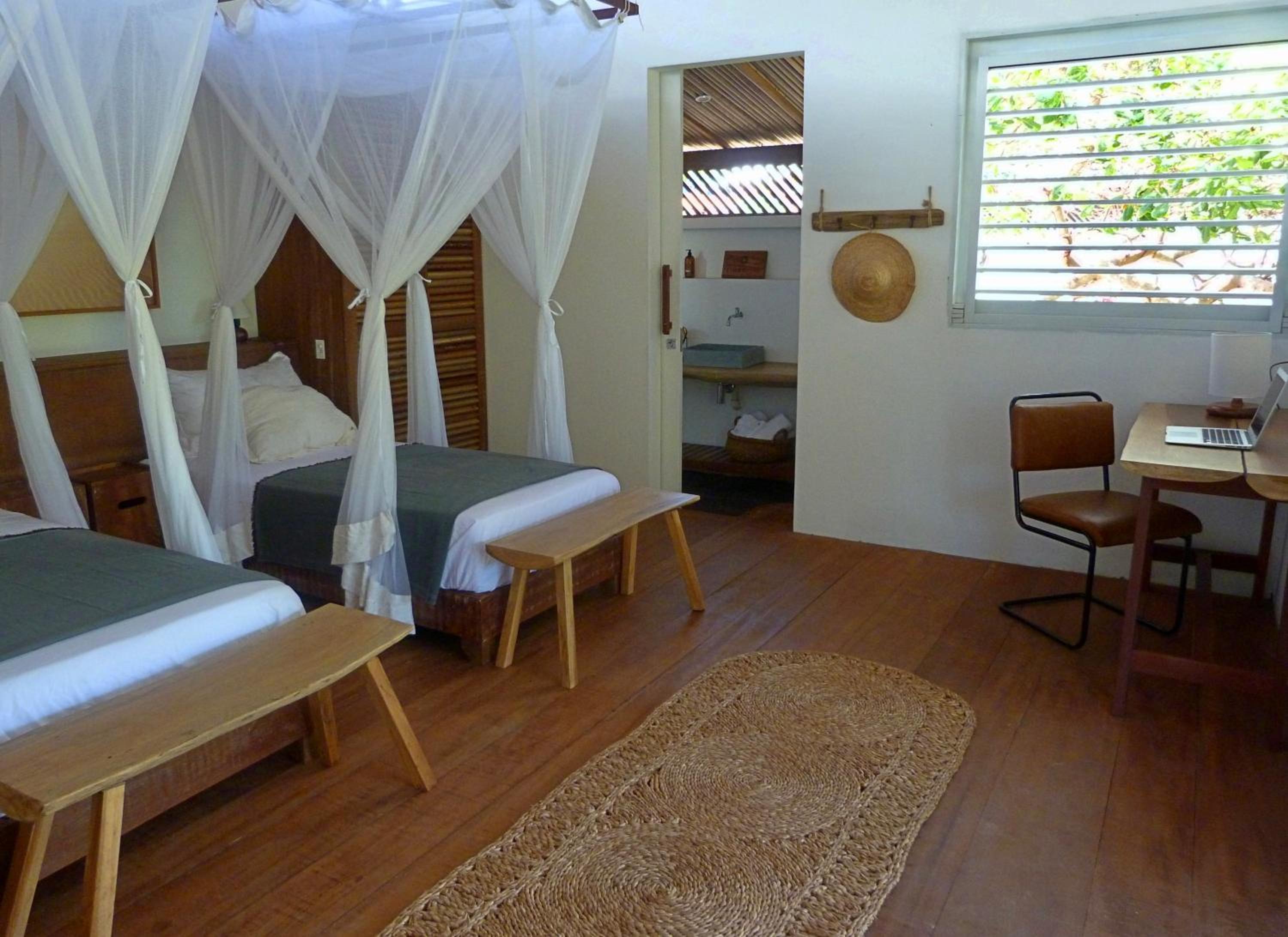  Chalet with Hot Tub photo 2