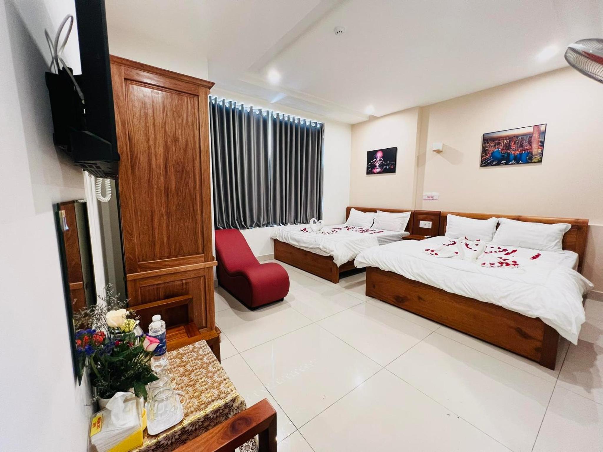Quadruple Room with Sea View - Photo 5