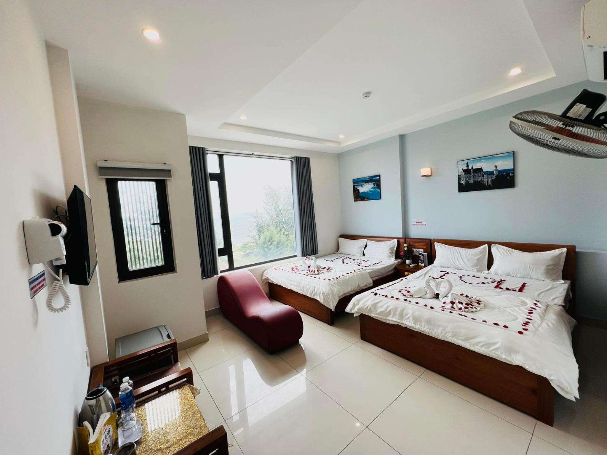Quadruple Room with Sea View - Photo 4
