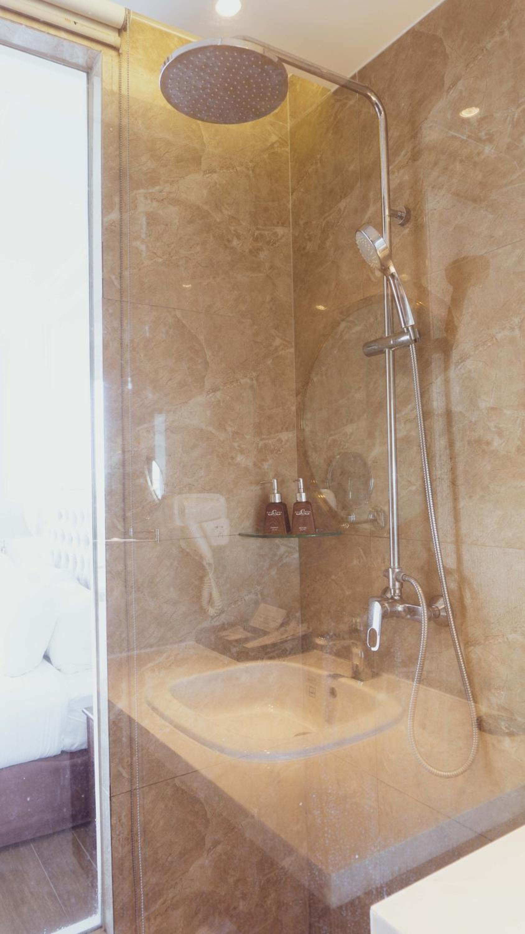 Deluxe Room (2 Adults + 1 Child) photo 3