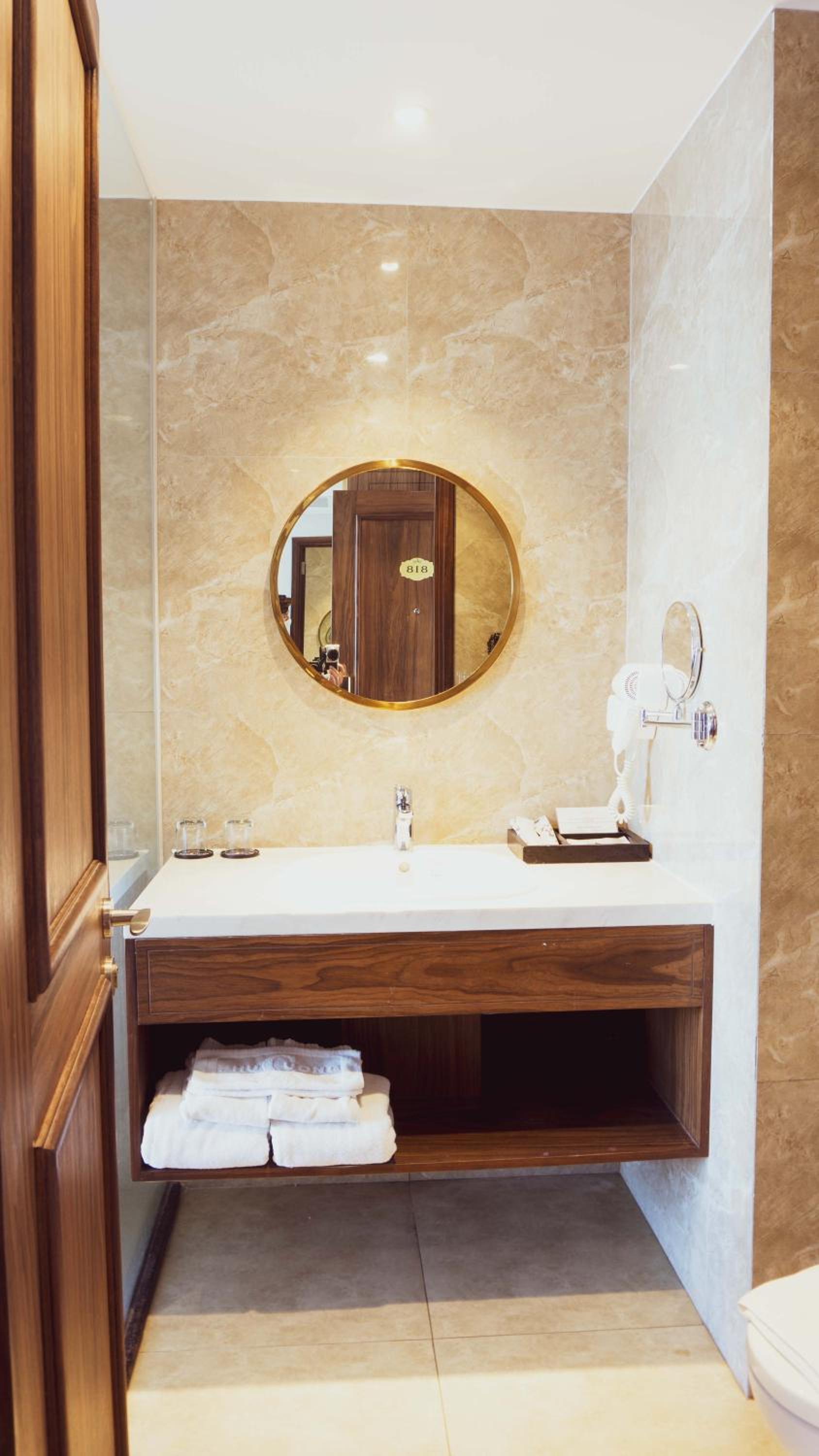 Deluxe Room (2 Adults + 1 Child) photo 2