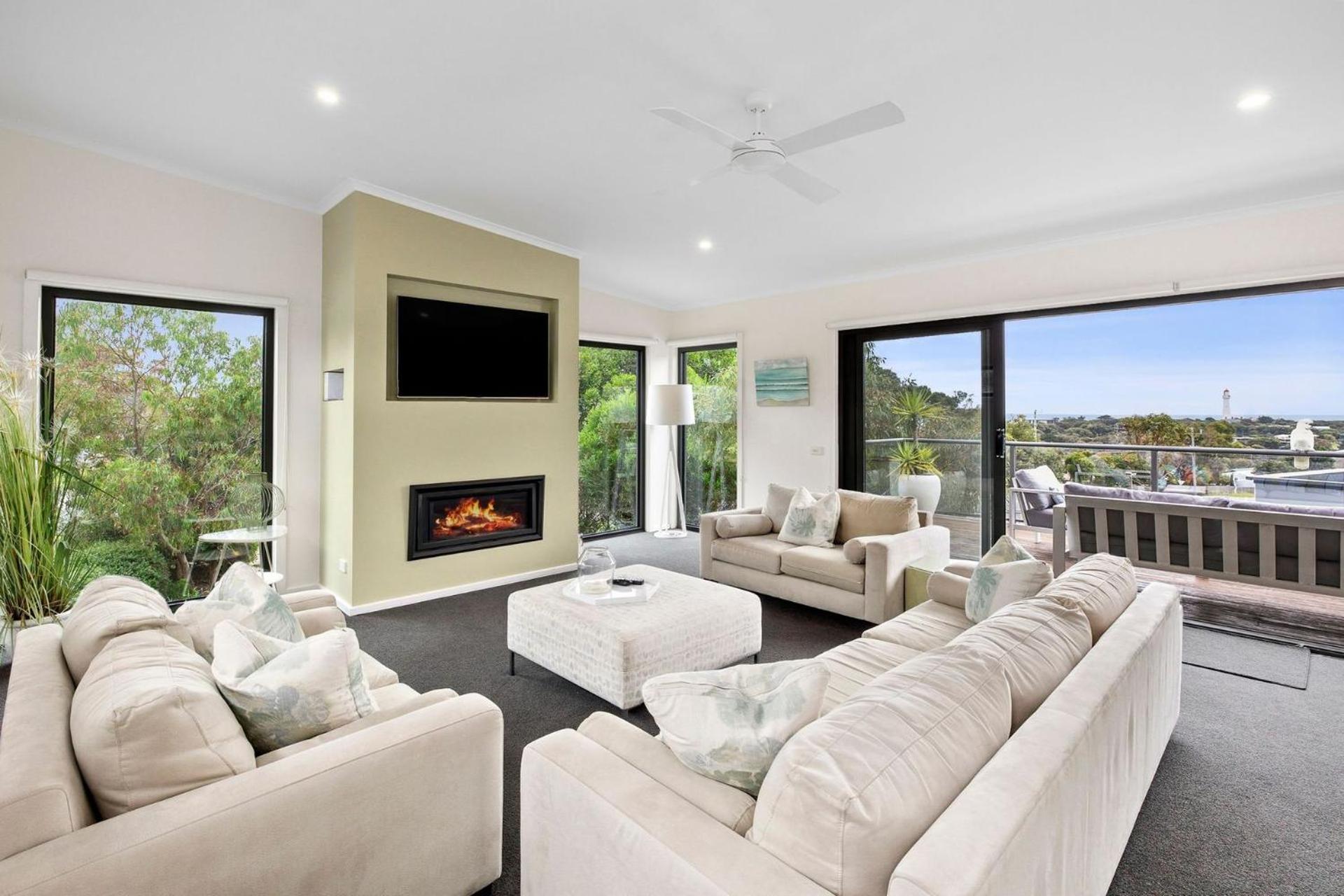 Five-Bedroom House photo 1