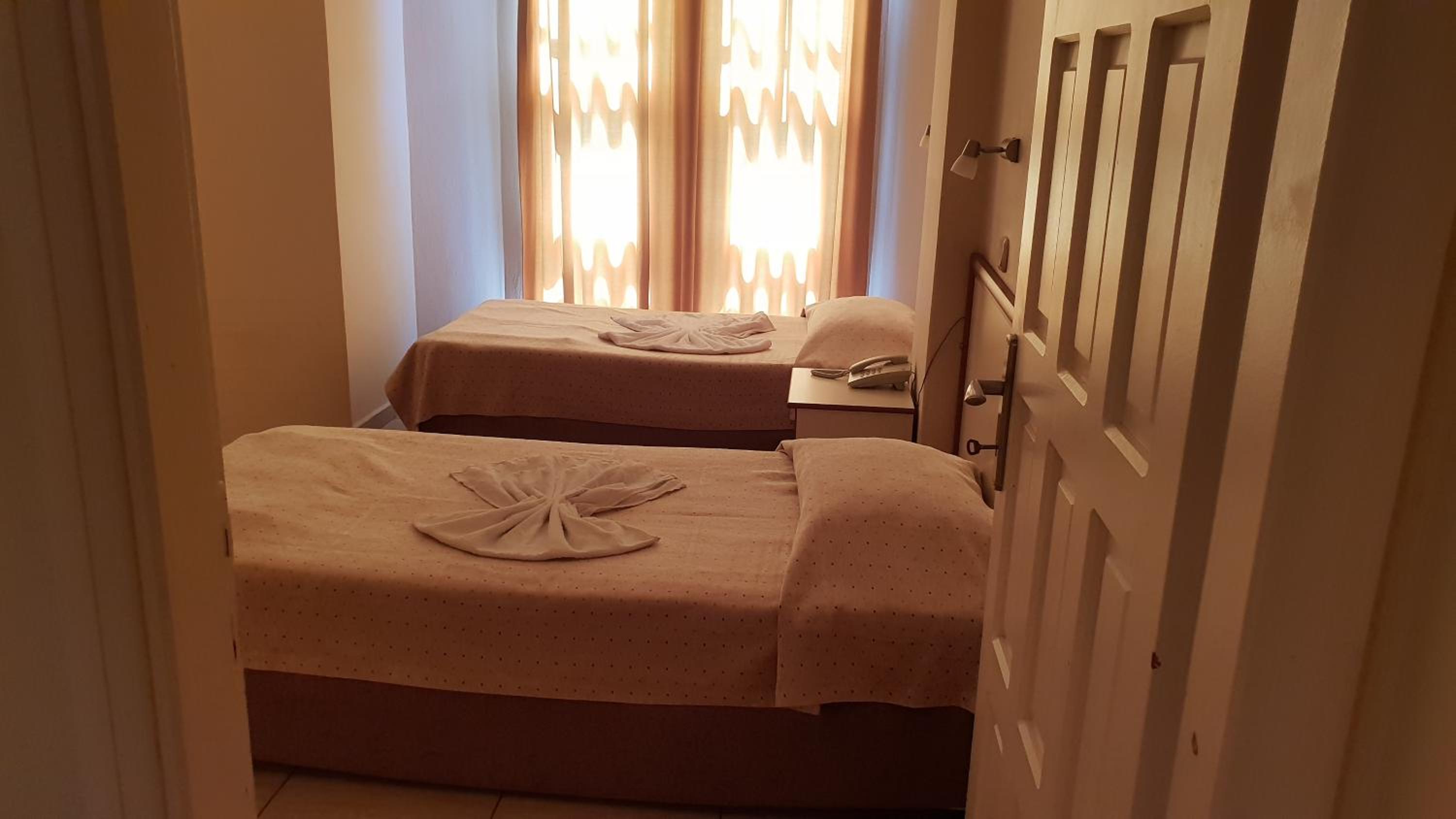 Triple Room with Balcony - Photo 10