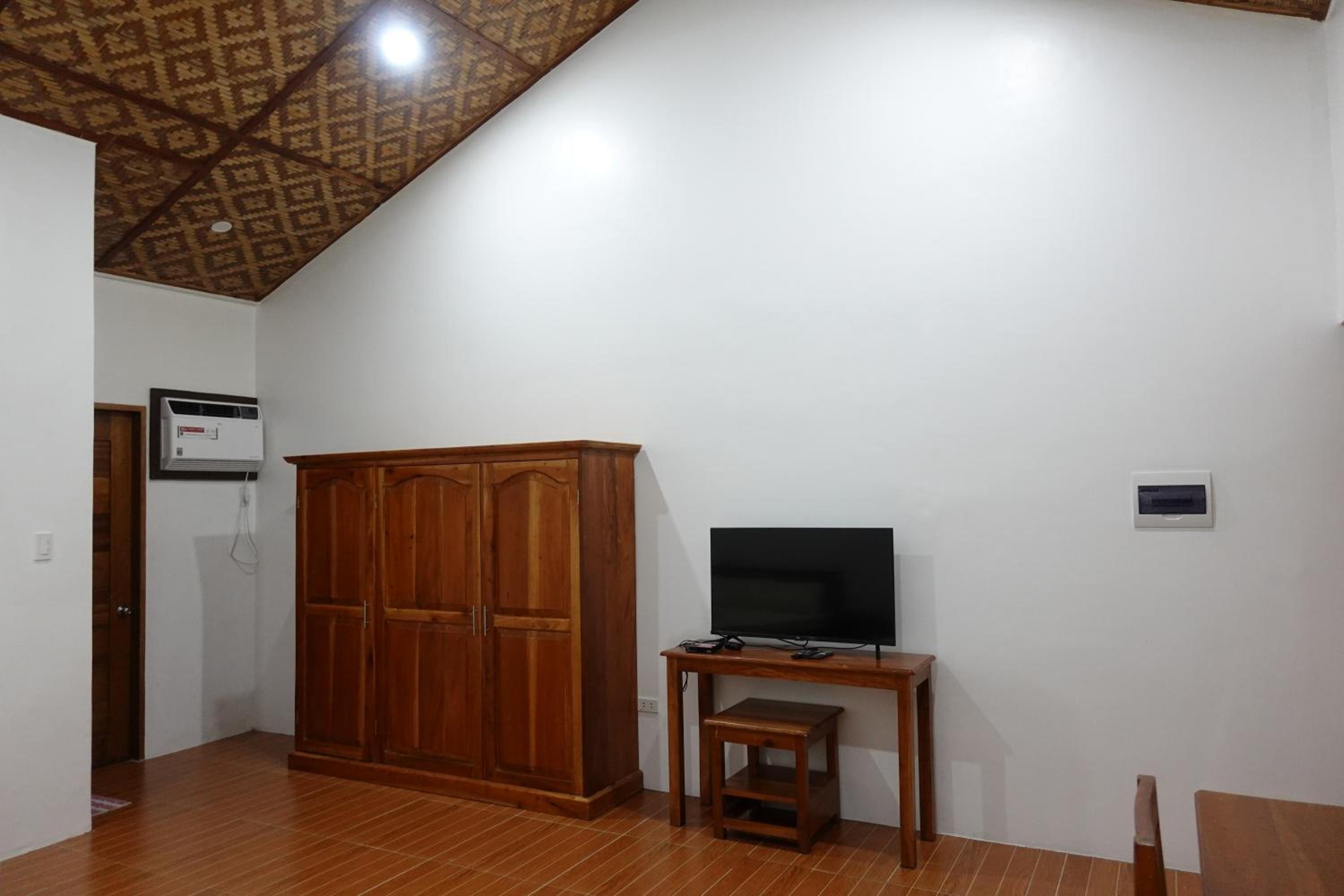 Deluxe Family Room - Photo 2