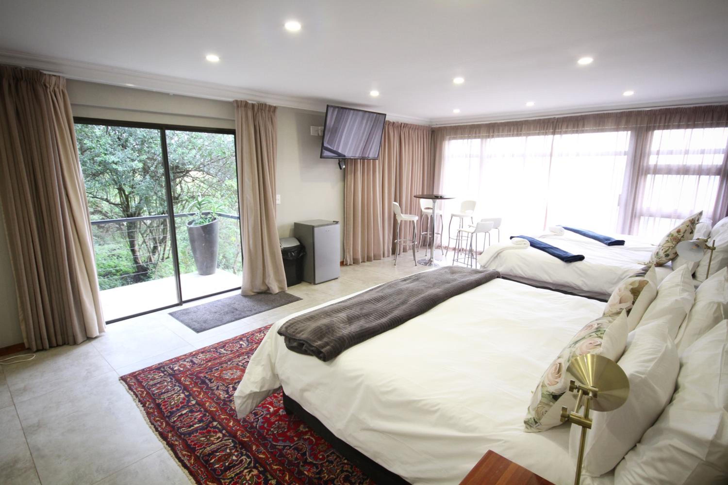 King Room with Two King Beds - Photo 3
