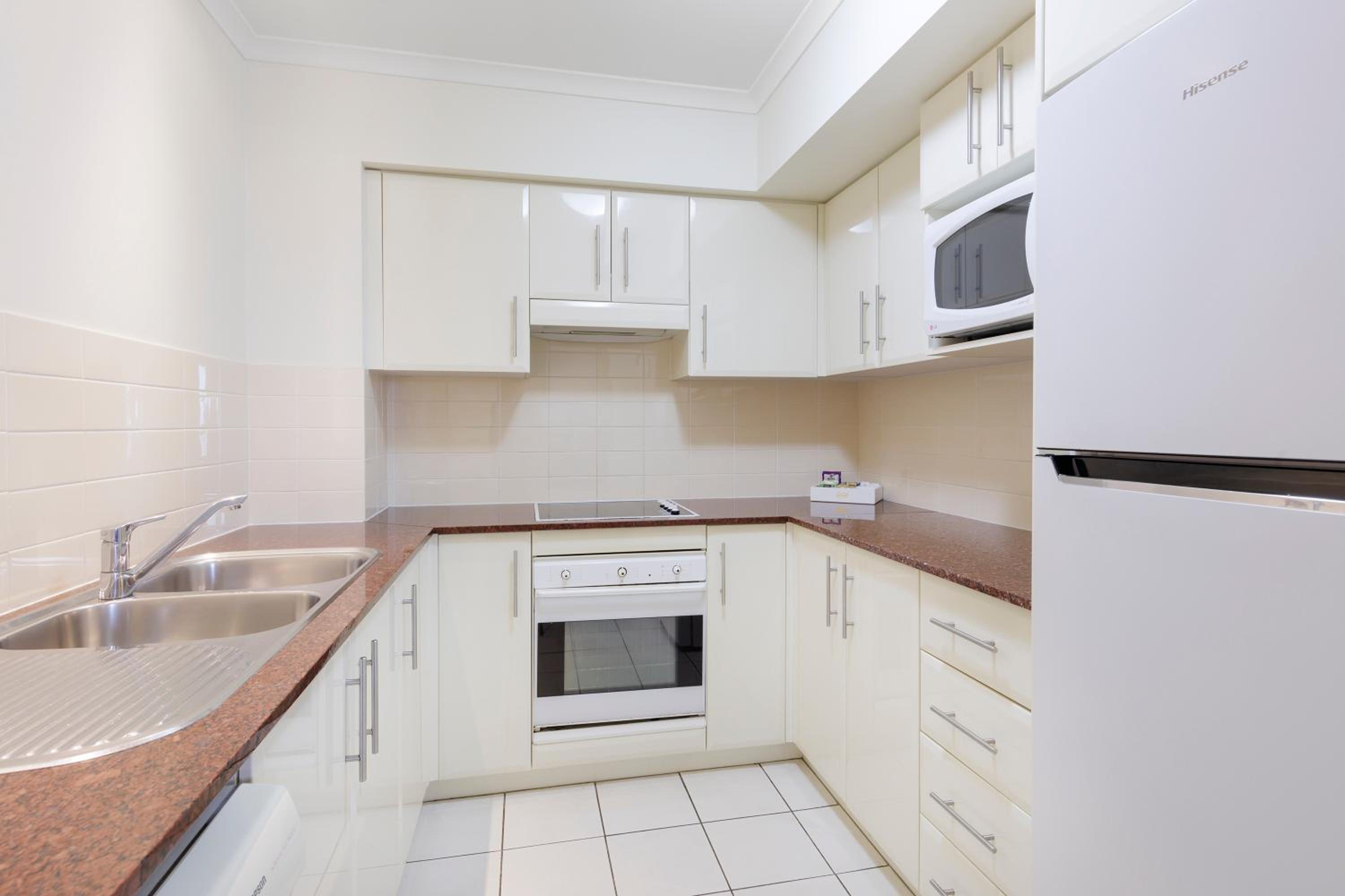 Deluxe Two-Bedroom Apartment - Photo 2