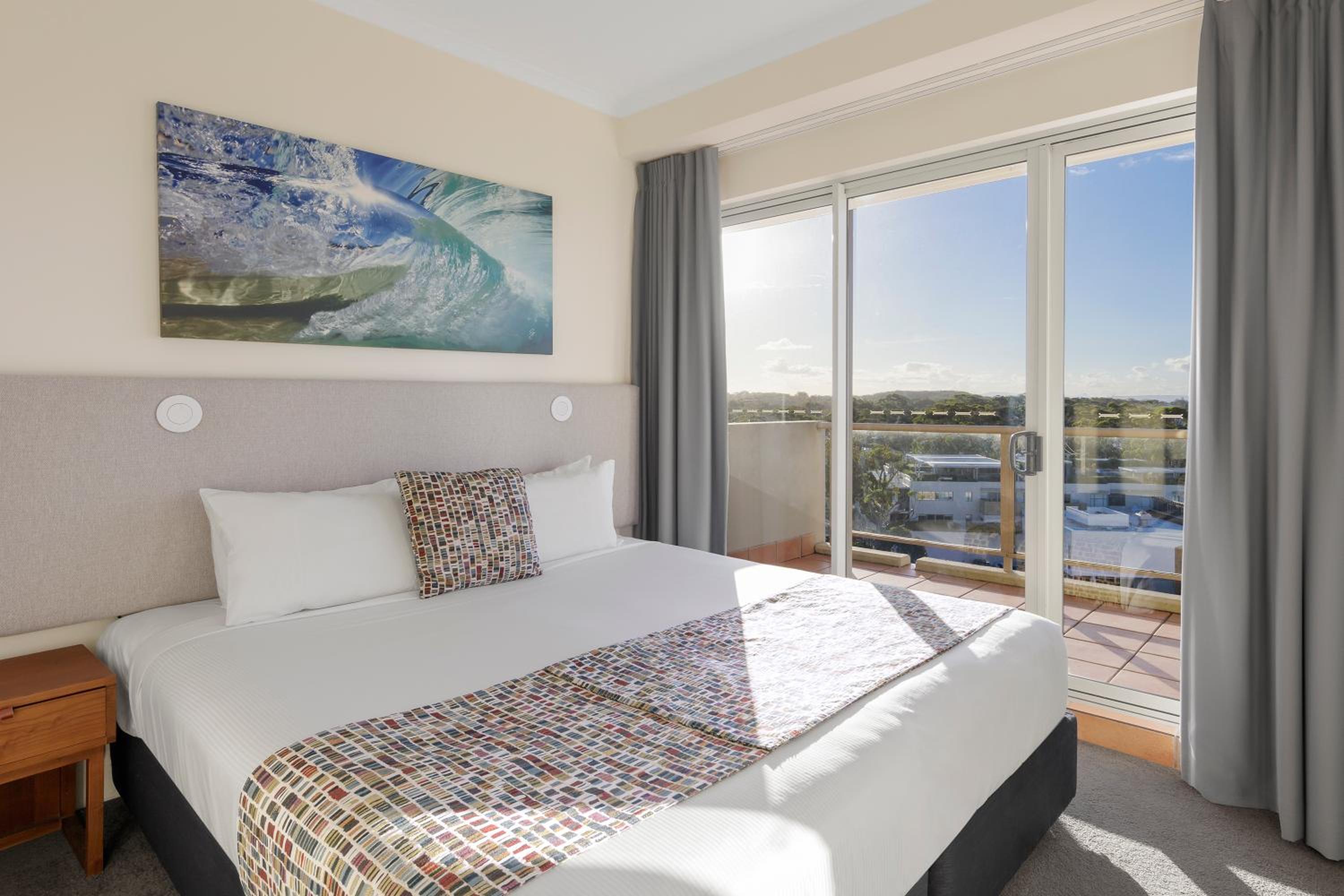 Deluxe Two-Bedroom Apartment with Water View - Photo 4