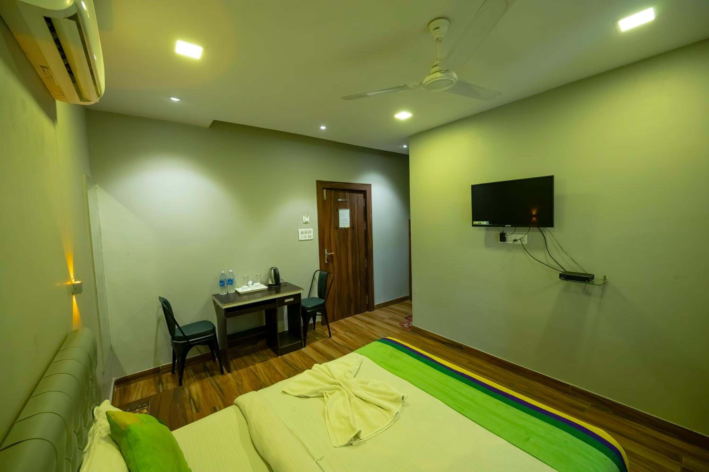 Deluxe Double Room photo 3