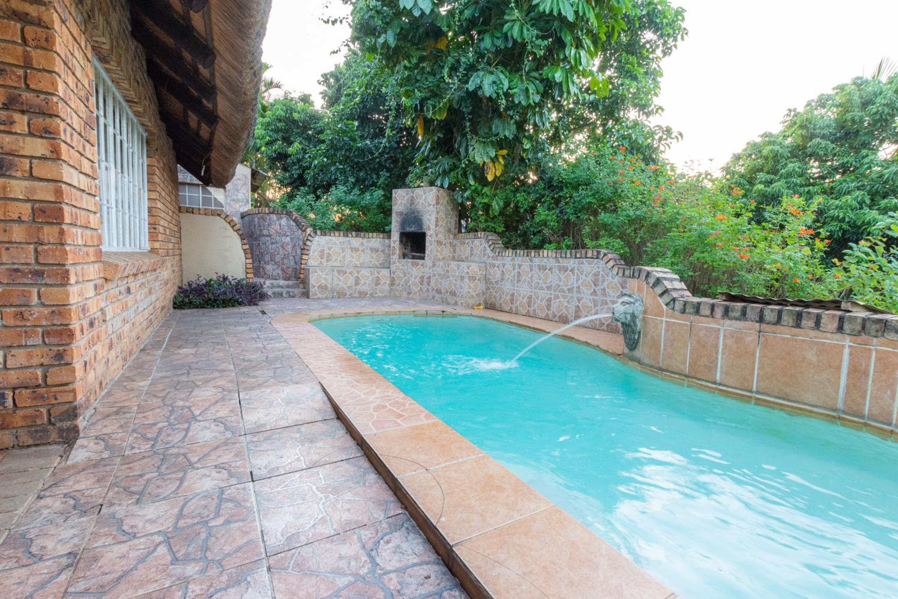 Family Suite with Private Pool photo 2