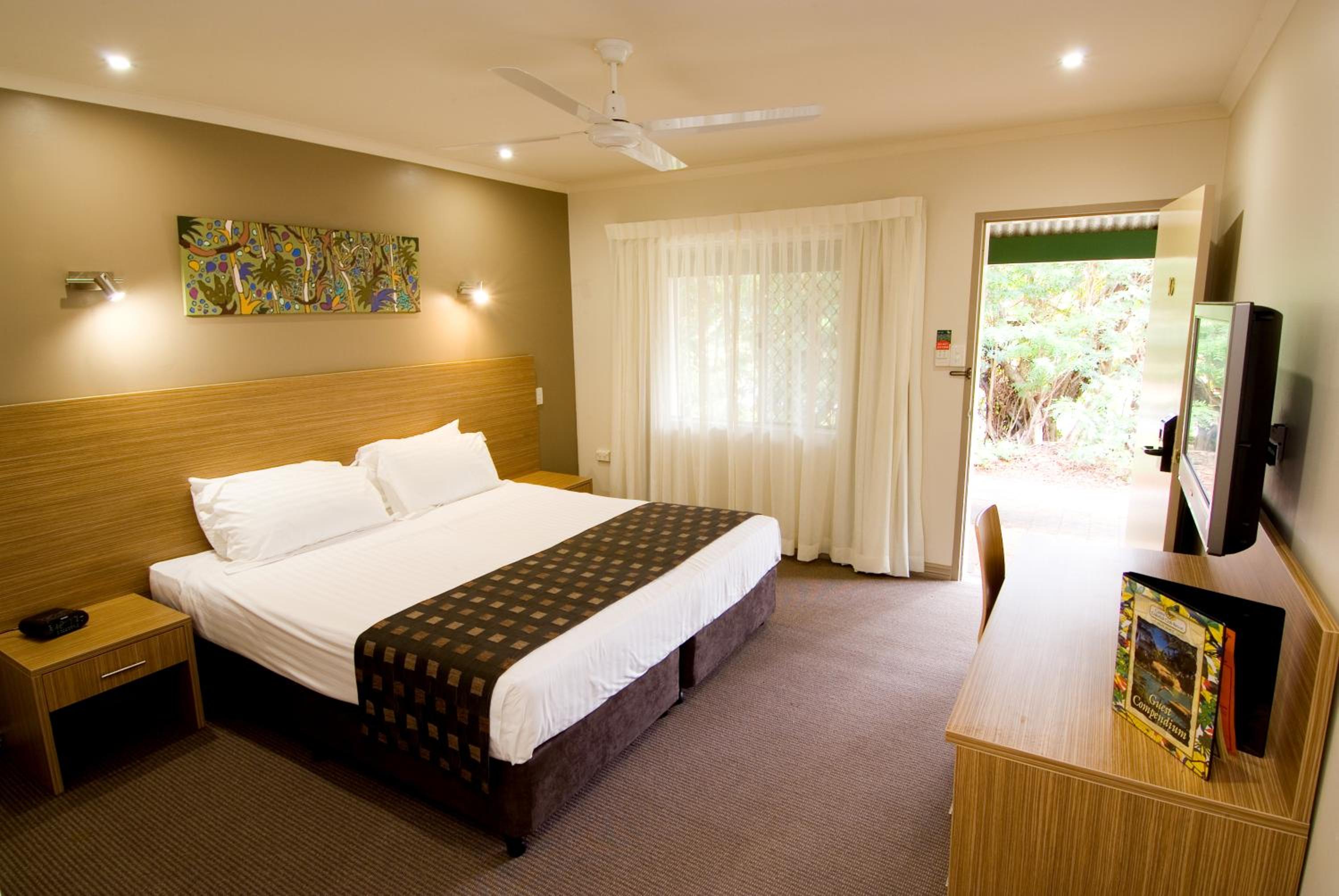 Resort King Room - Photo 6