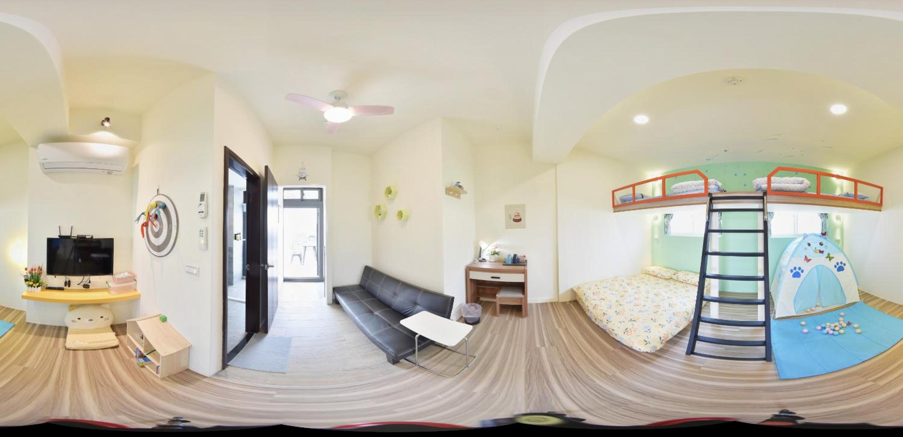 Family Room with Balcony photo 2