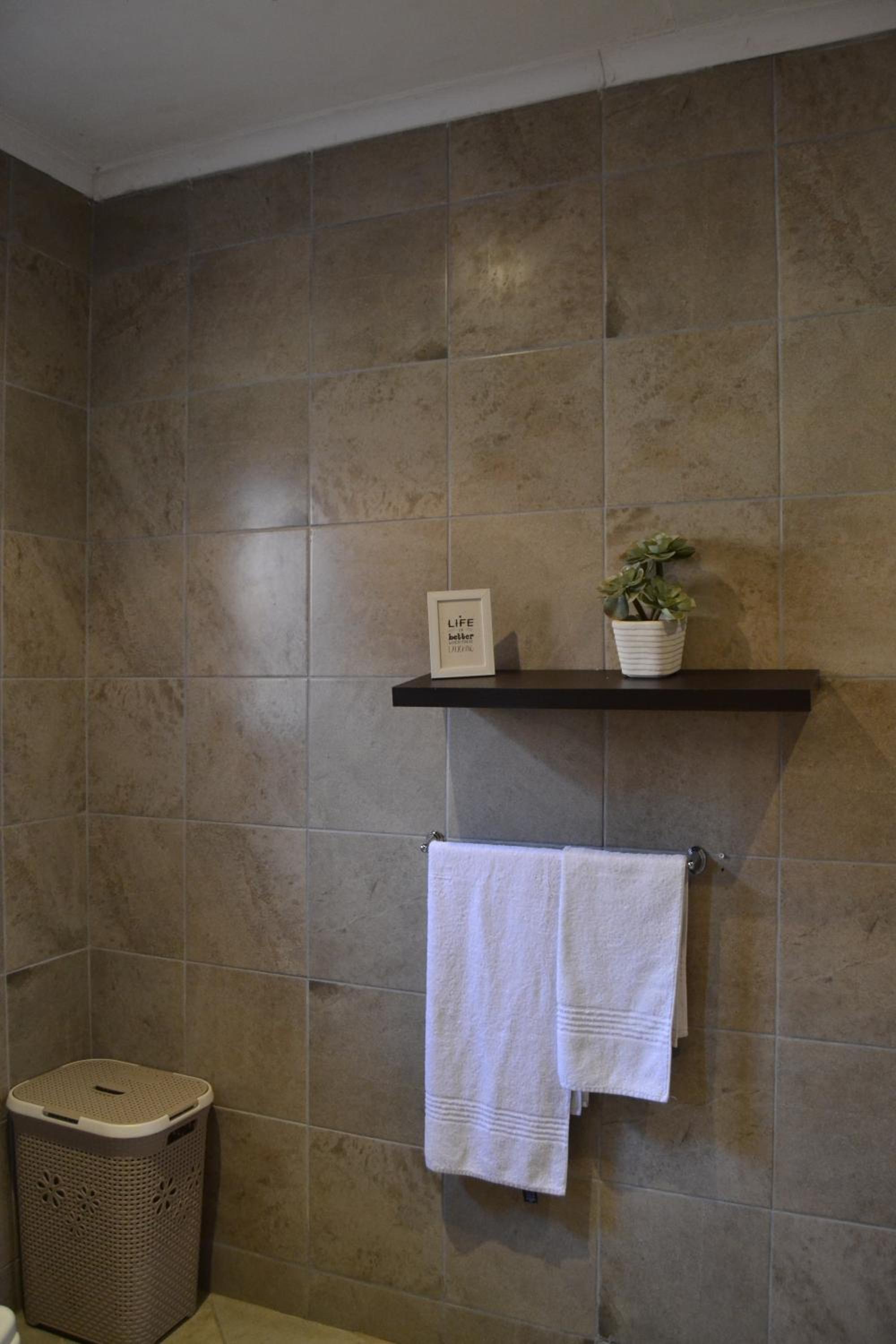 Comfort Queen Room - Photo 3