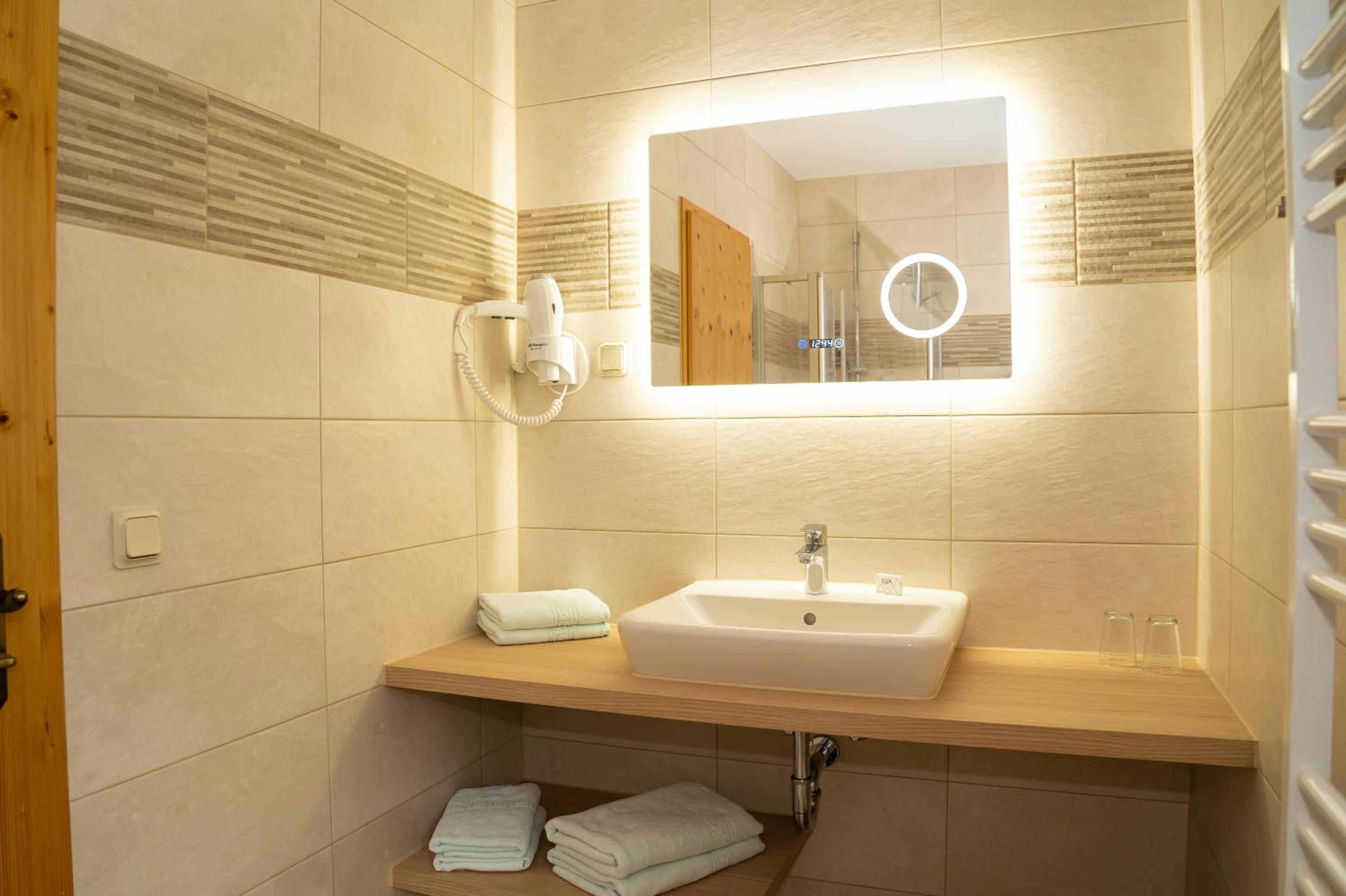 Deluxe Double or Twin Room photo 2