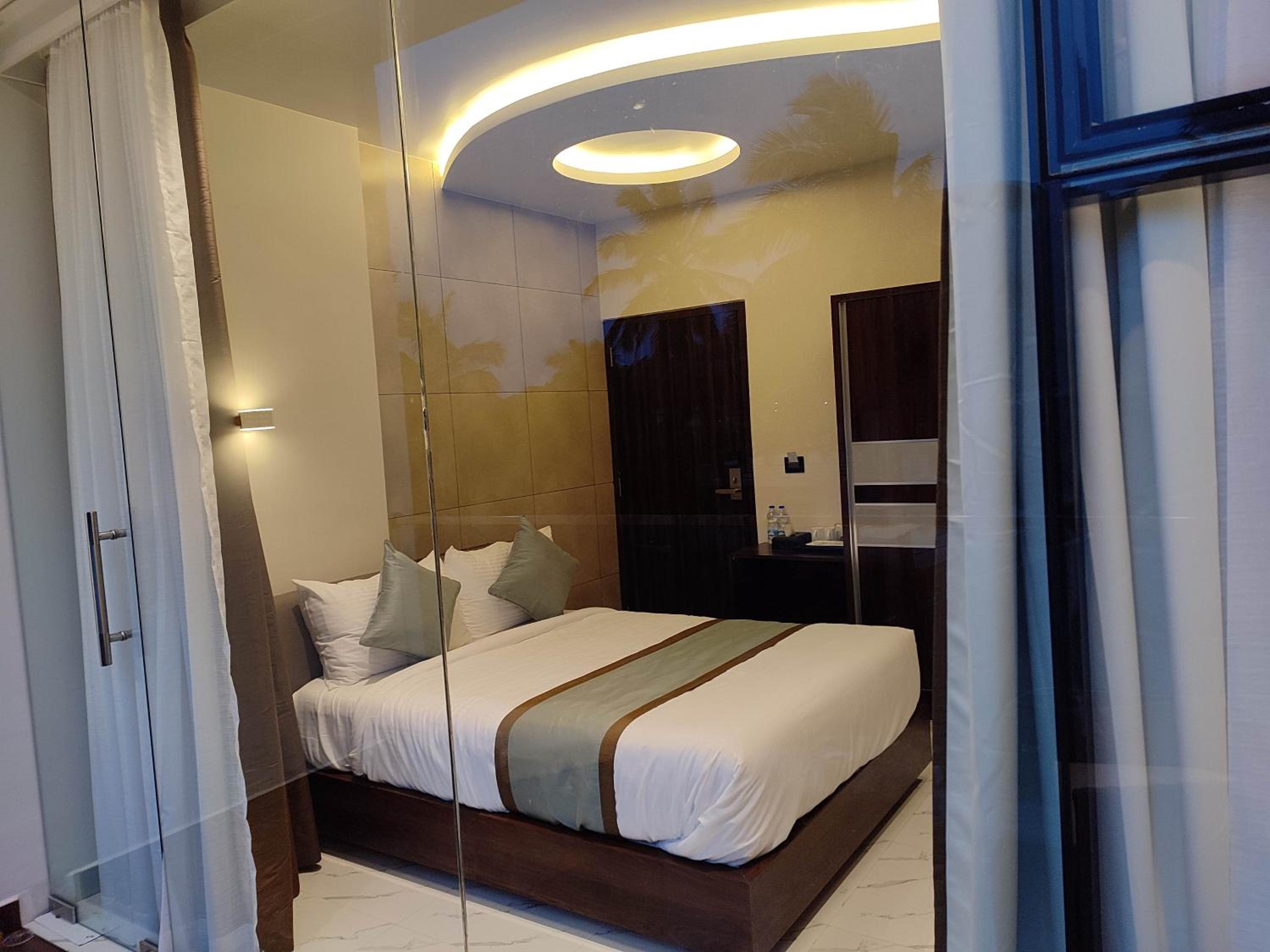 Double Room with Pool View photo 3
