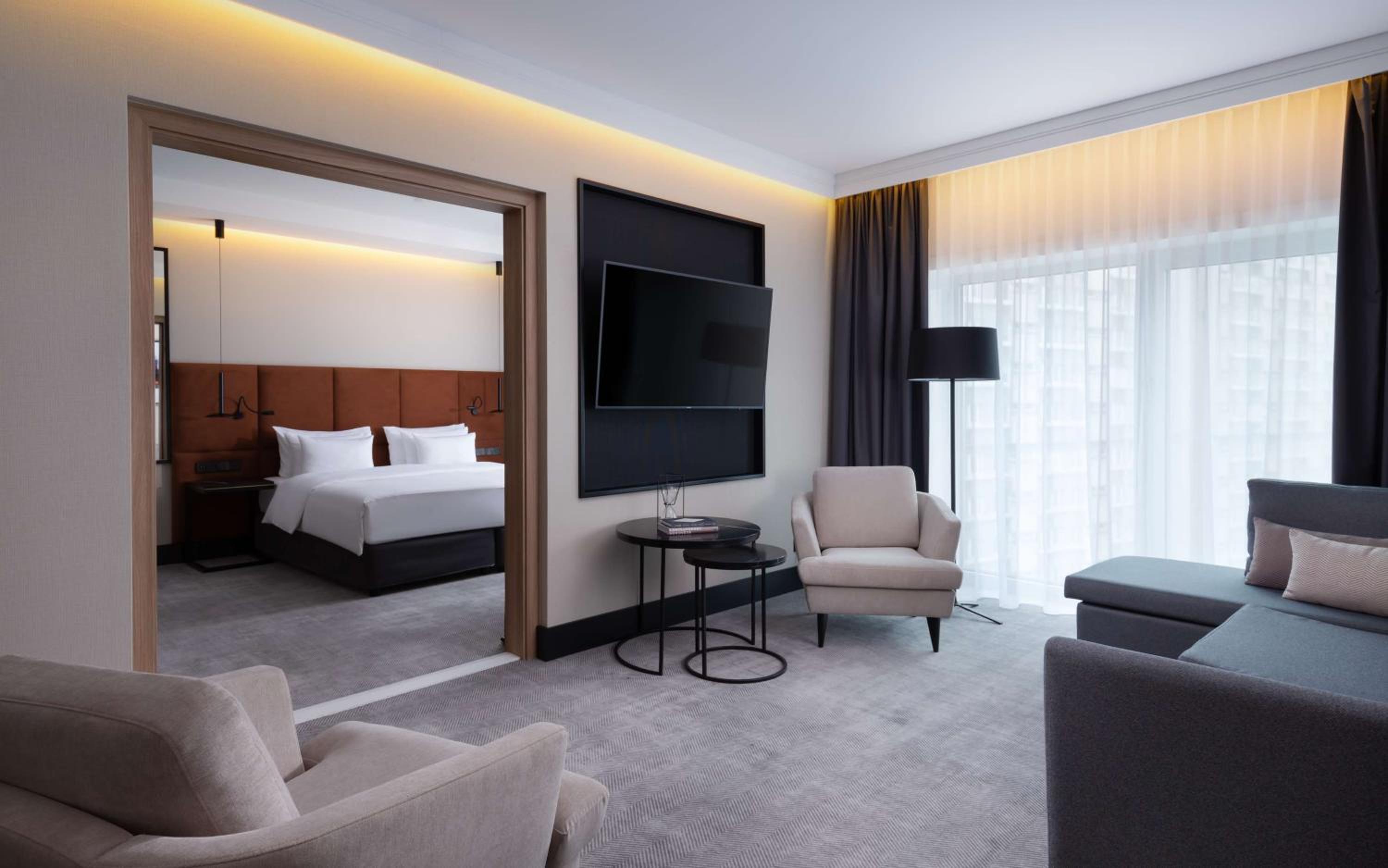 Suite with Lounge Access - Photo 1